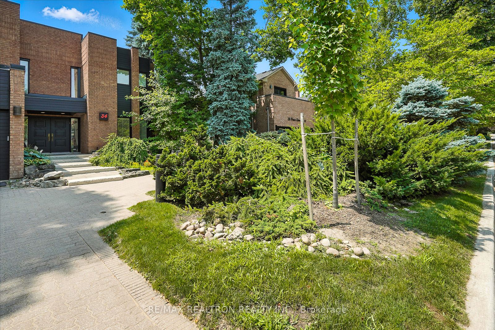 34 Prince Edward Boulevard
