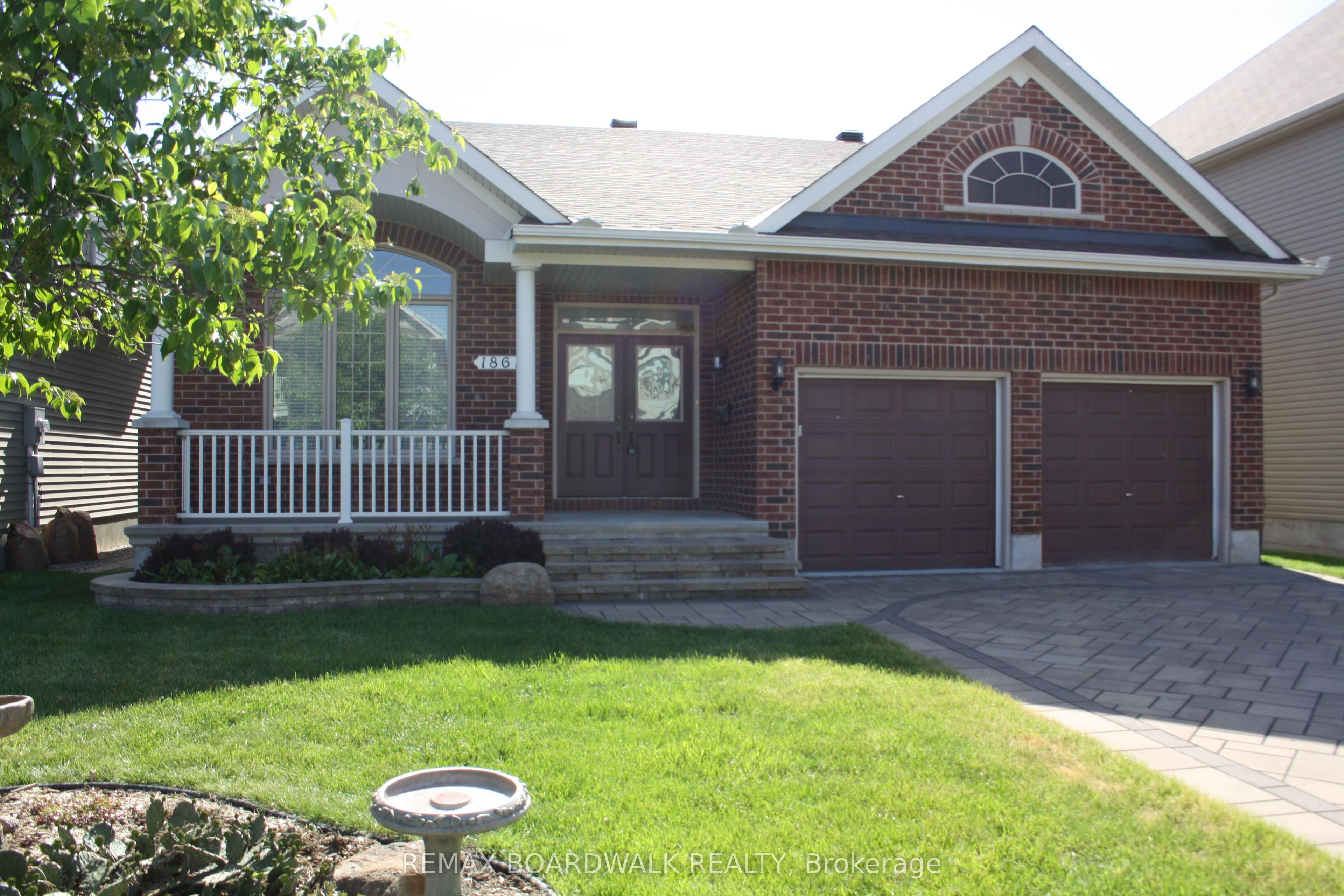 Photo 1 of 36 — 1861 Mickelberry Crescent, Orleans - Cumberland and Area, ON K4A 0P2