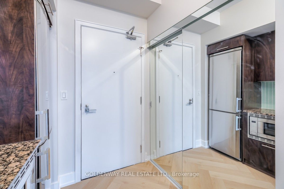 352 Front Street W 2009