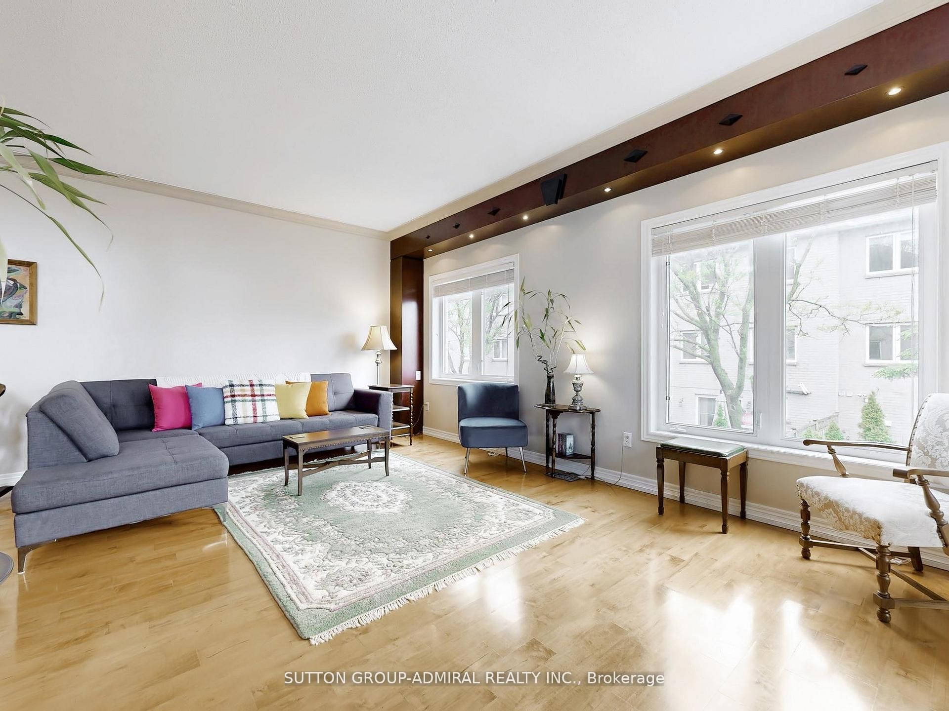 10719 Bathurst Street