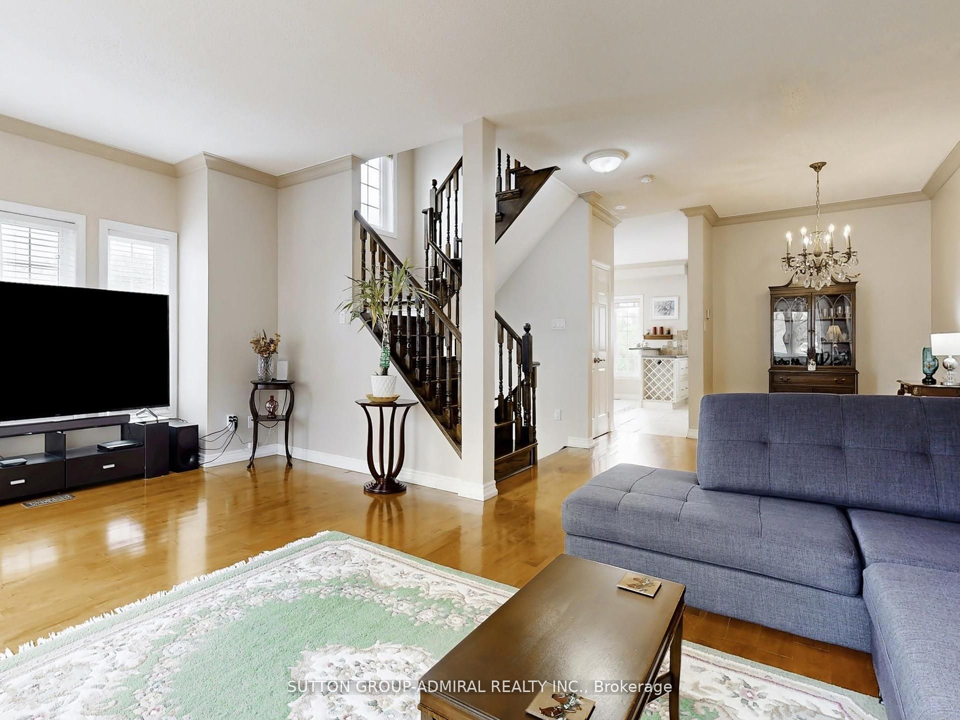 10719 Bathurst Street