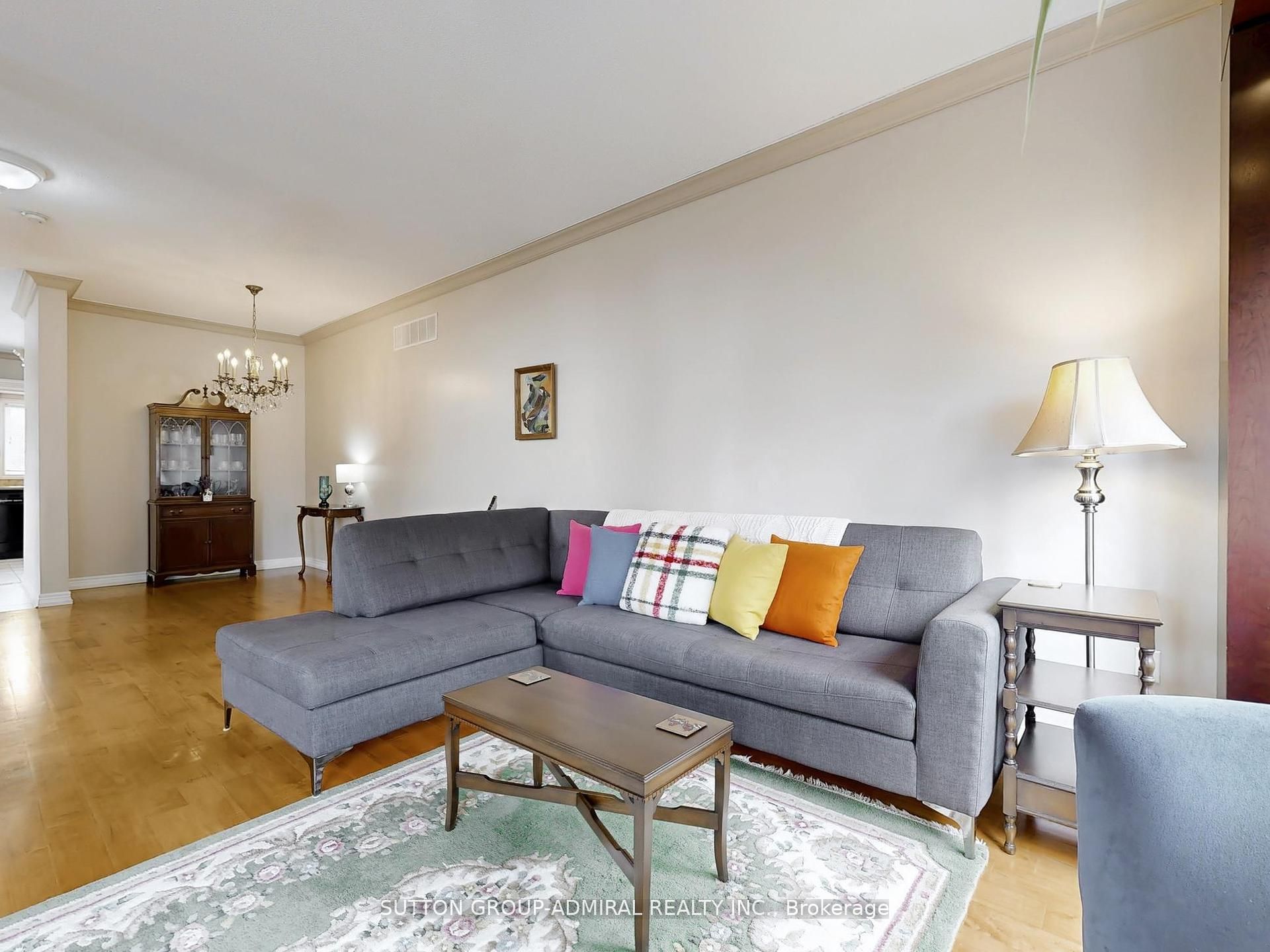 10719 Bathurst Street