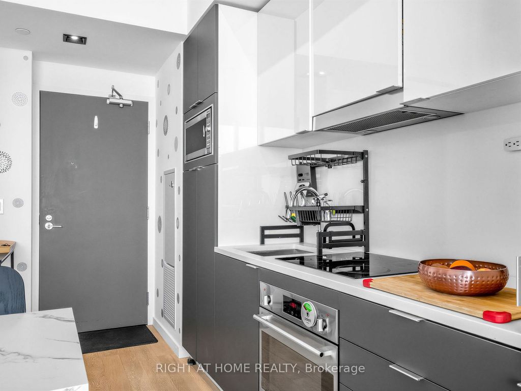 Photo of 170 Bayview Avenue #1210, Toronto, ON M5A 0M4 (MLS # C12841402)