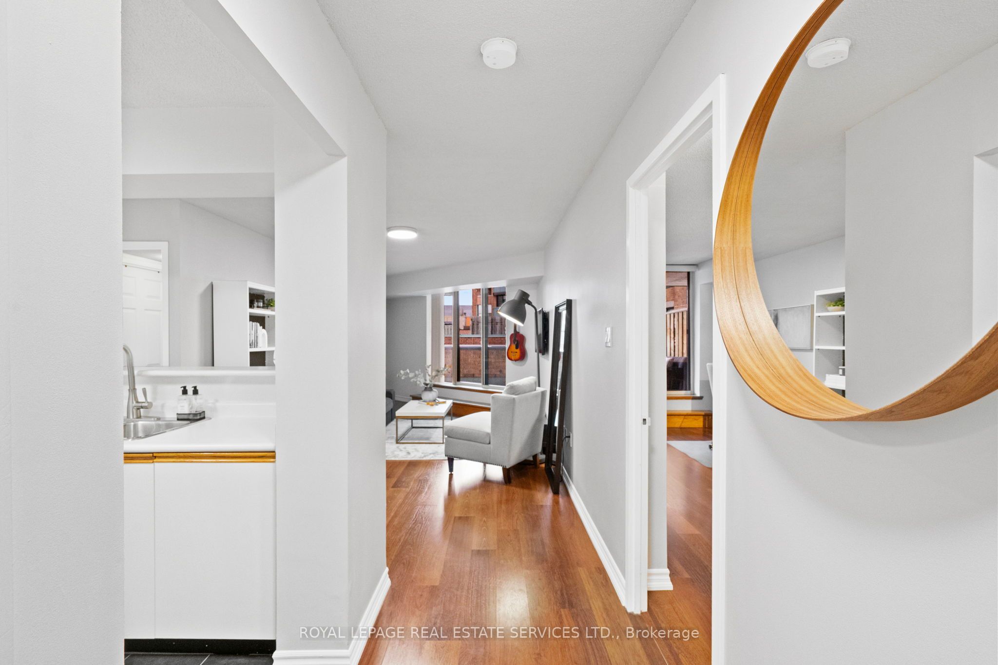 185 Robinson Street 202