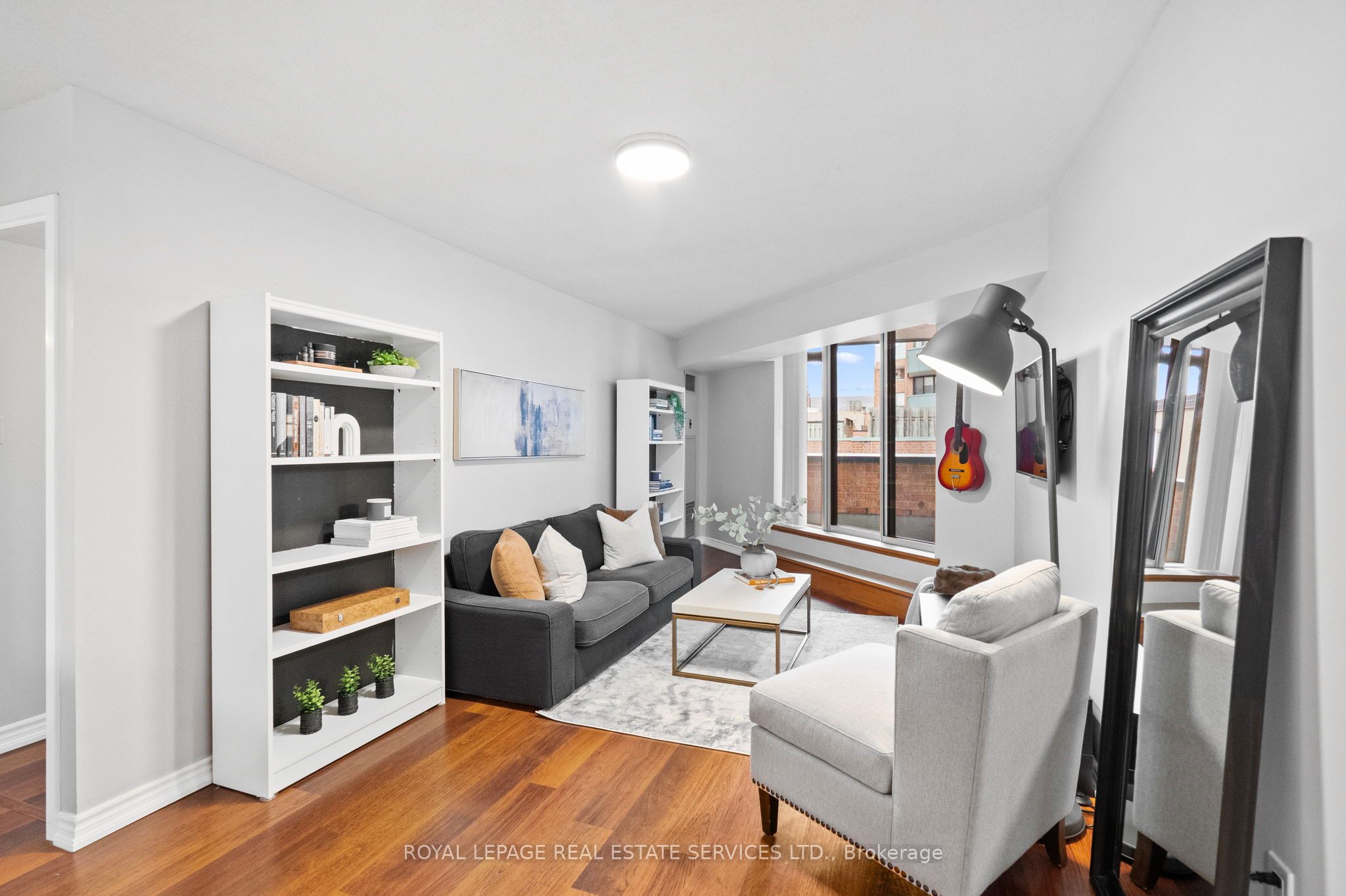 185 Robinson Street 202