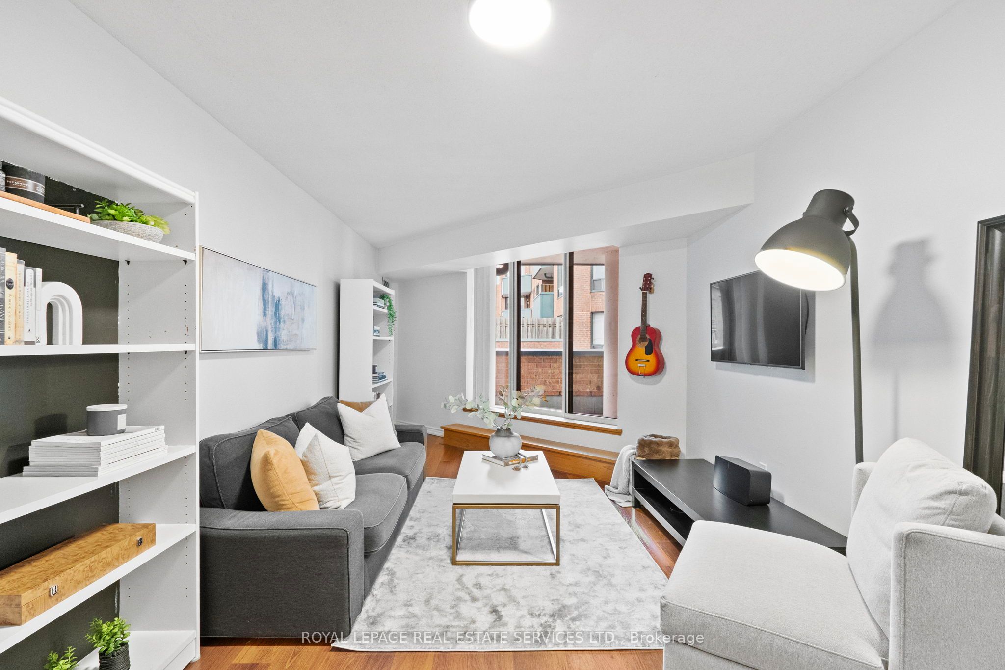 185 Robinson Street 202