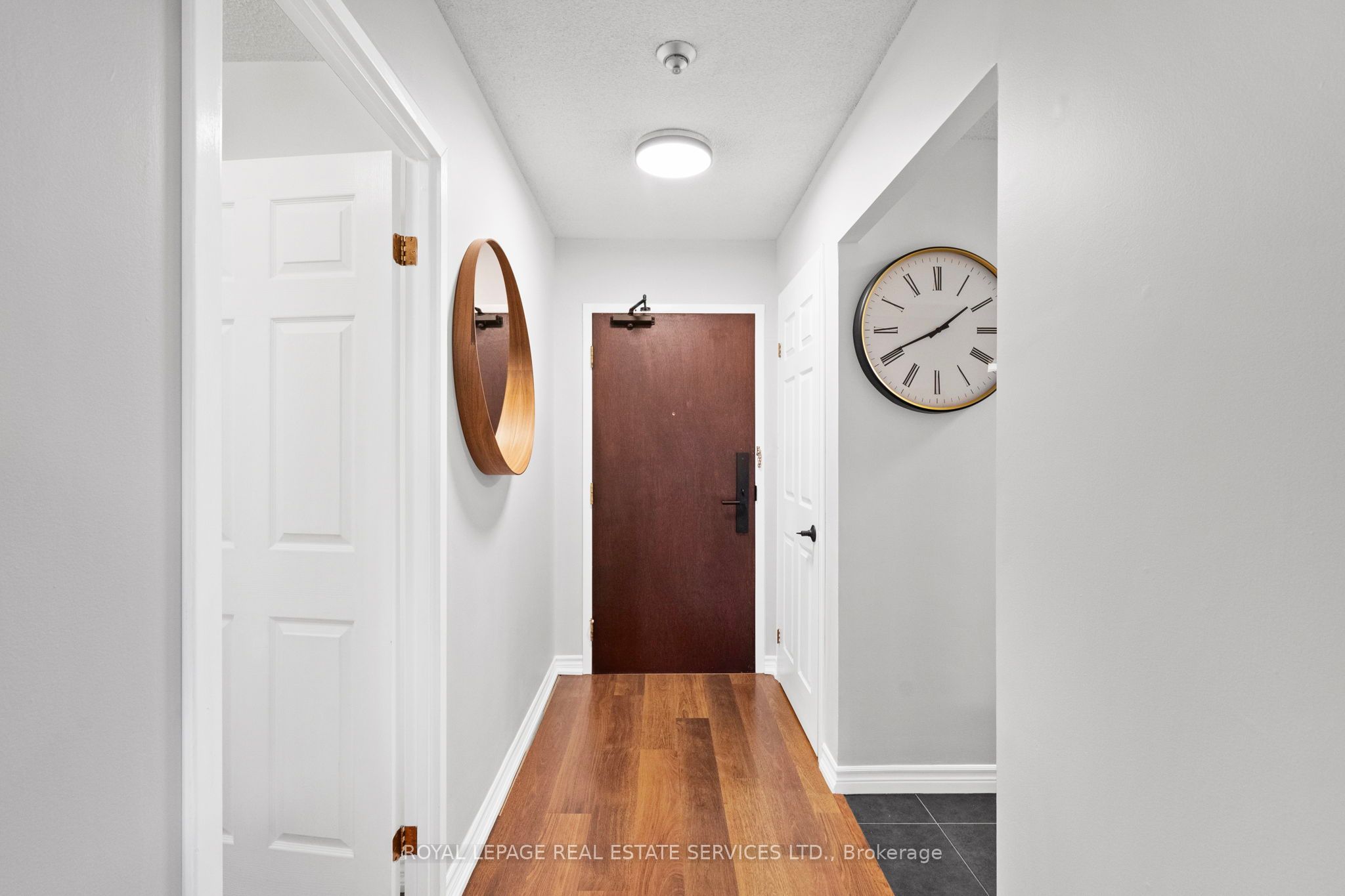 185 Robinson Street 202