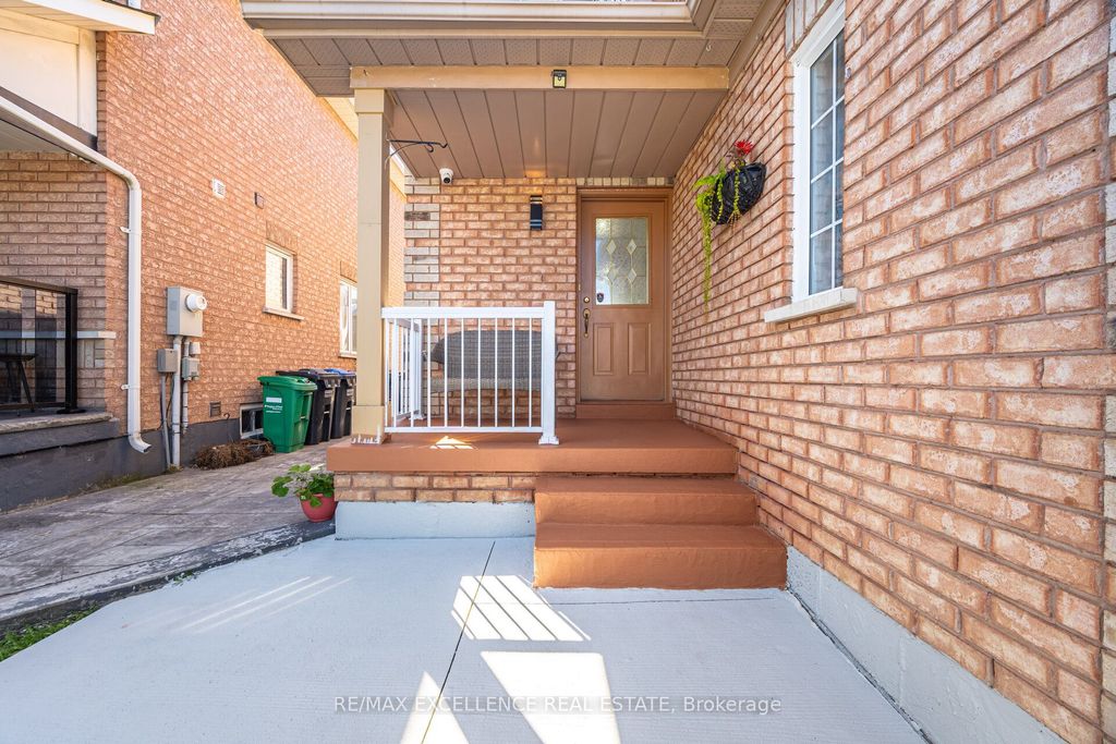 Photo of 36 Coppermill Drive W, Brampton, ON L7A 1M8 (MLS # W12455839)