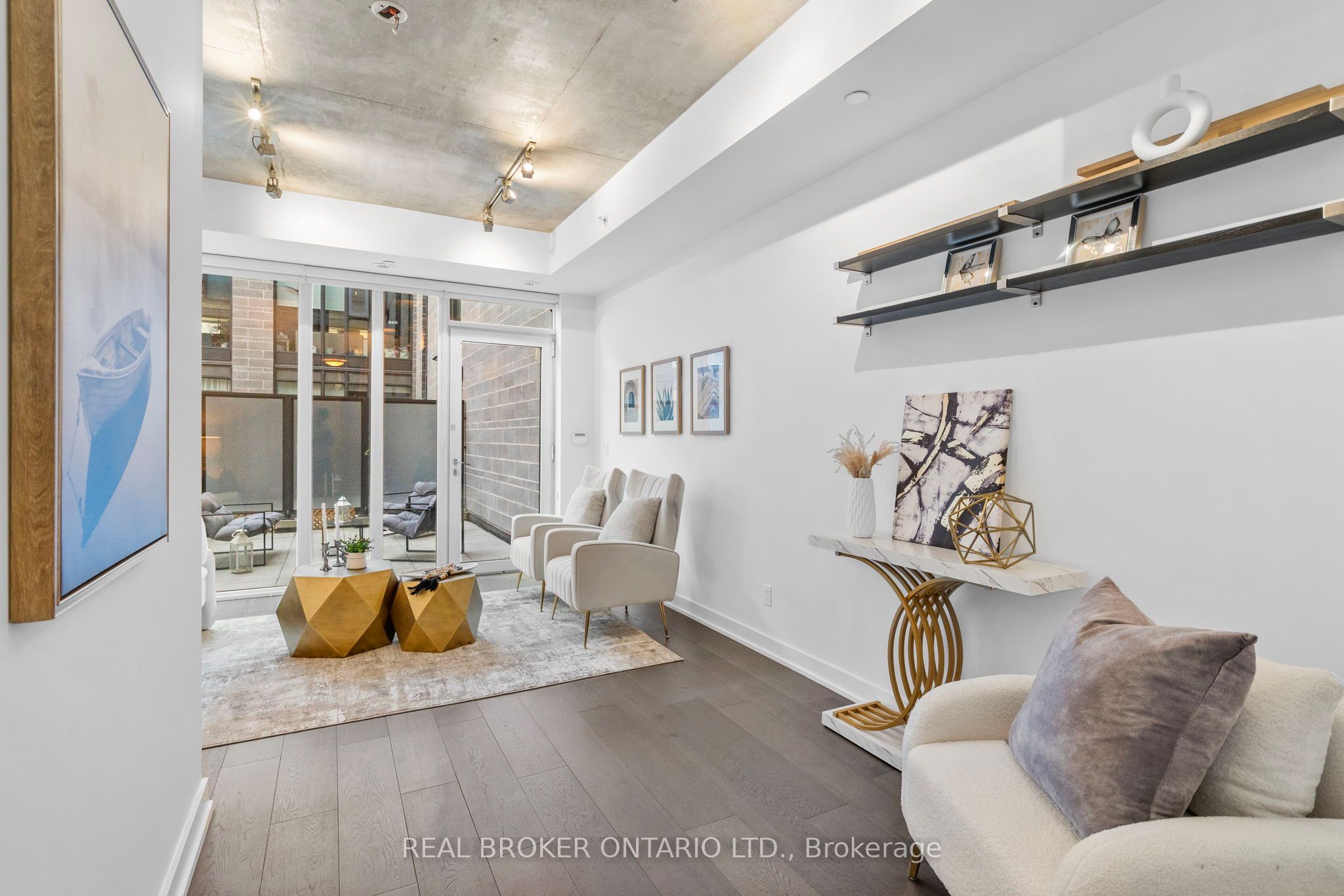 16 Filmic Lane Th3