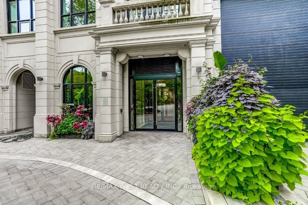 Photo of 4 The Kingsway N/A #302, Toronto, ON M8X 2T1 (MLS # W13808842)