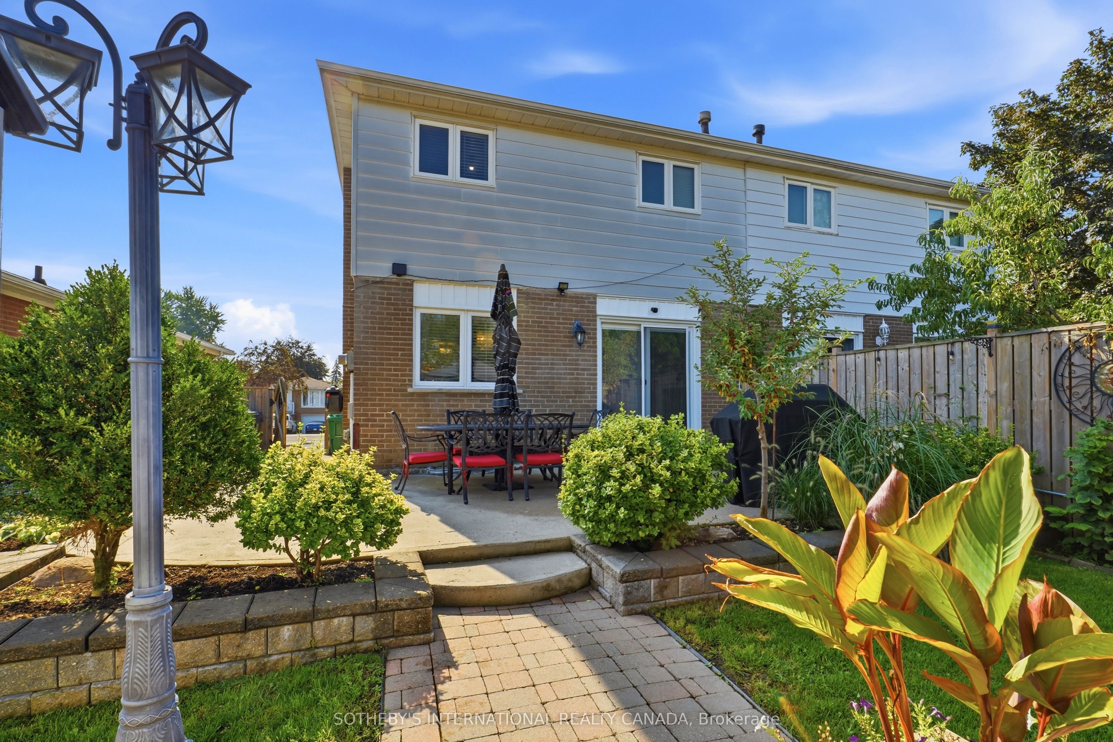2429 Whaley Whaley Drive
