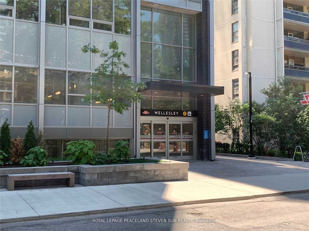 Photo of 17 Dundonald Street #904, Toronto, ON M4Y 1K3 (MLS # C12911614)