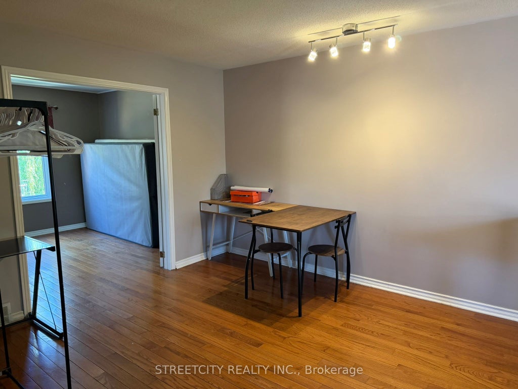 Photo of 1004 ALDERSBROOK Road, London North, ON N6G 4N5 (MLS # X13428854)