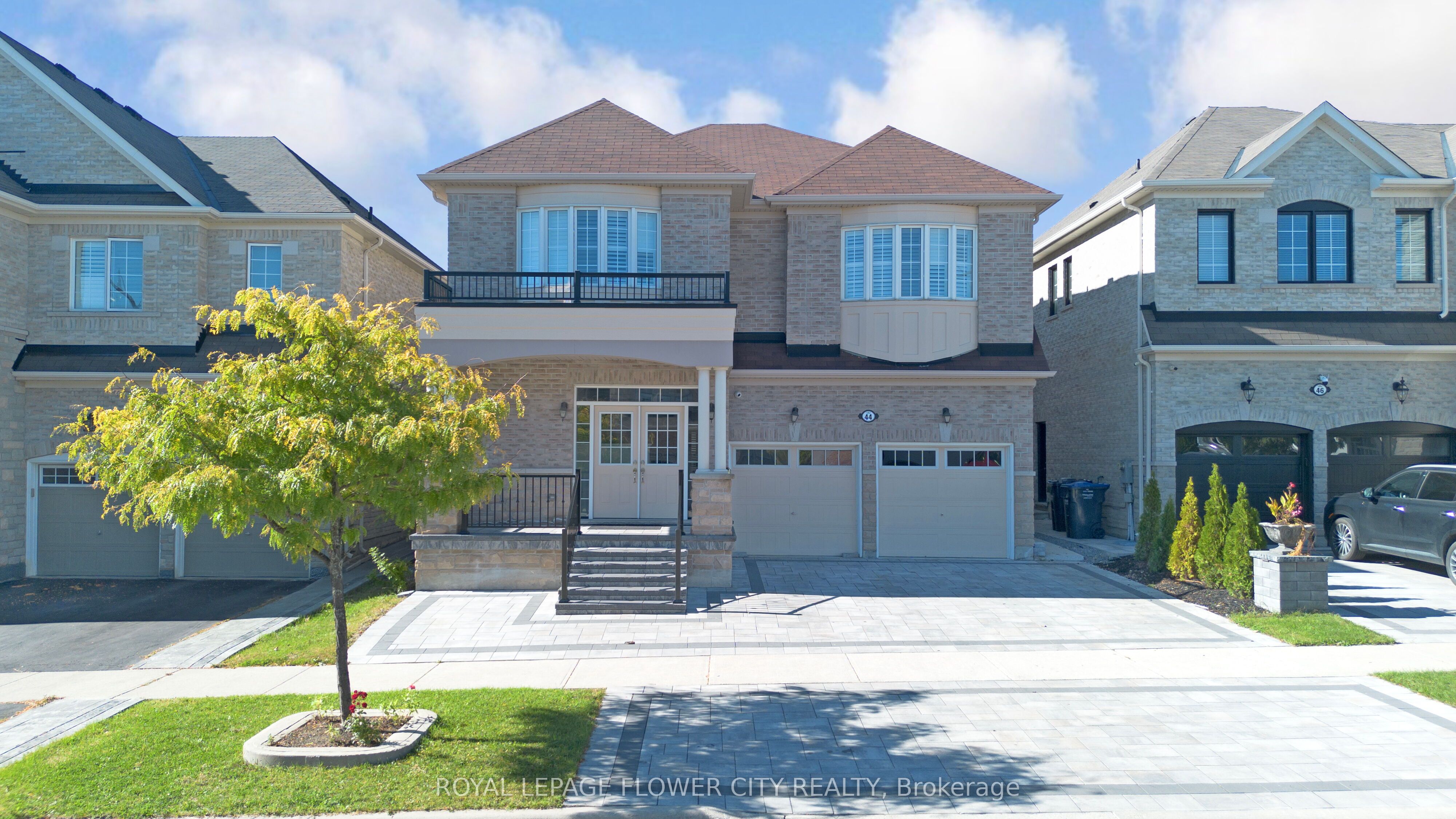 44 YOUNG GARDEN Crescent