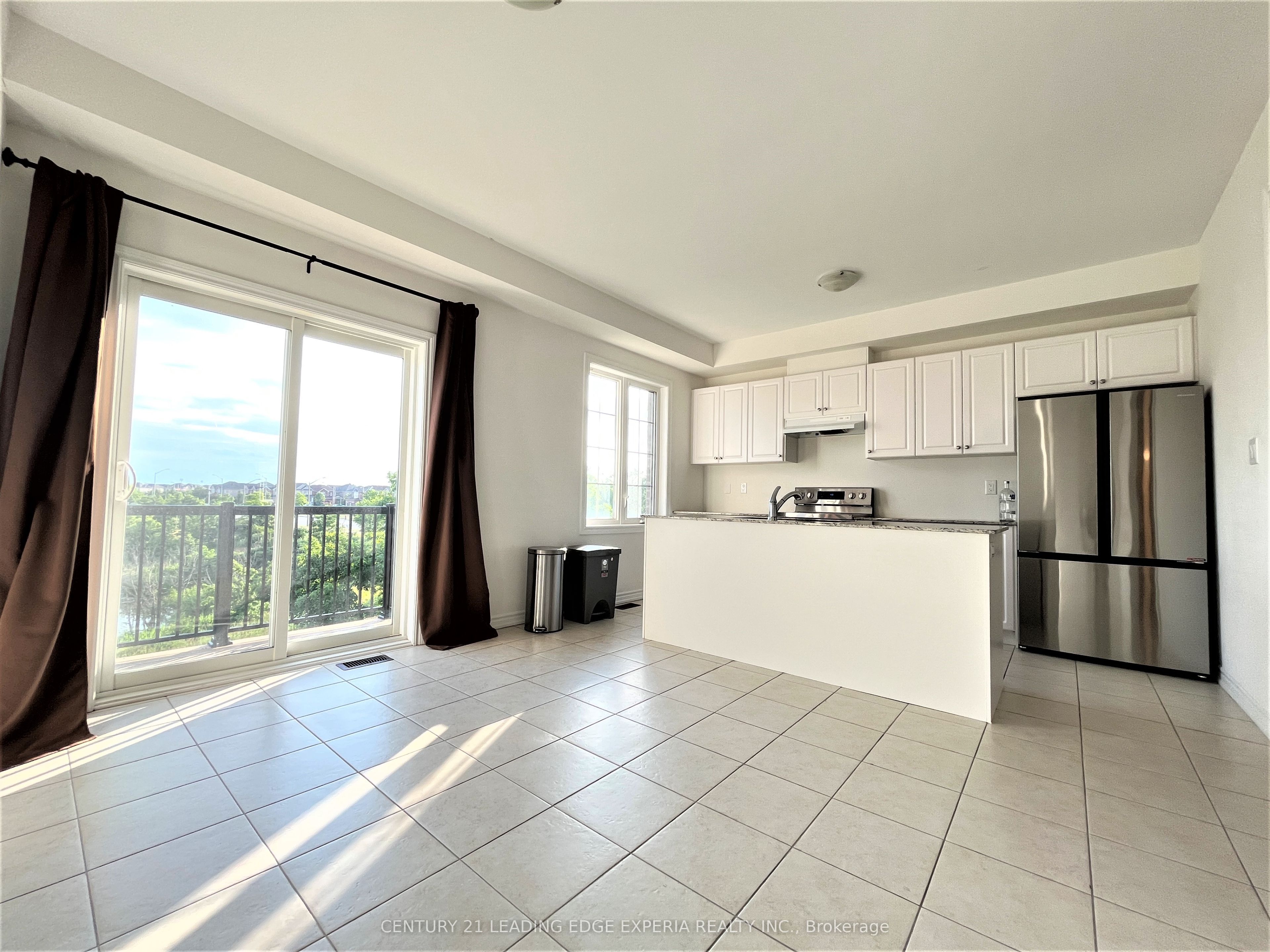 12 Pomarine Way W