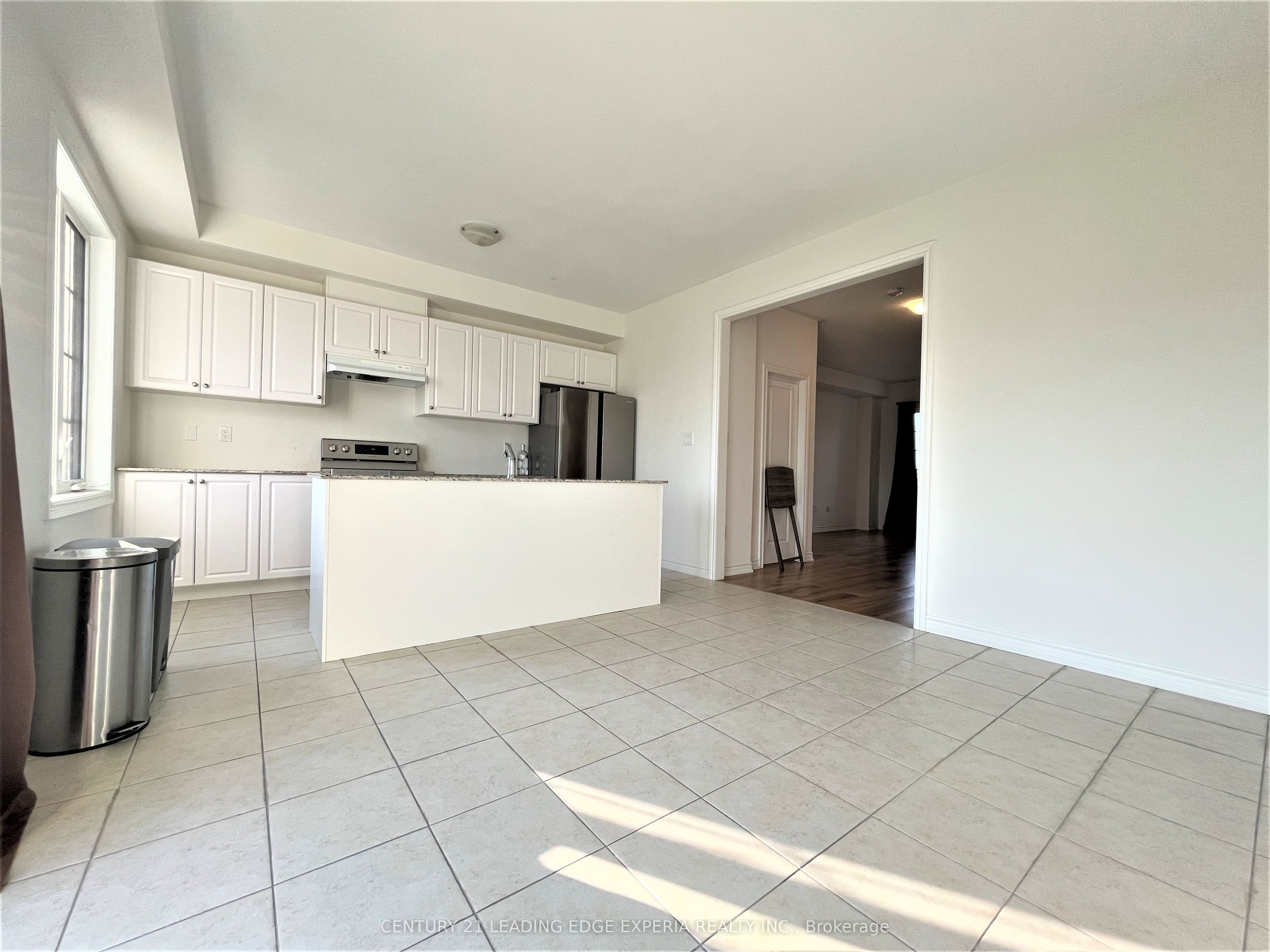 12 Pomarine Way W