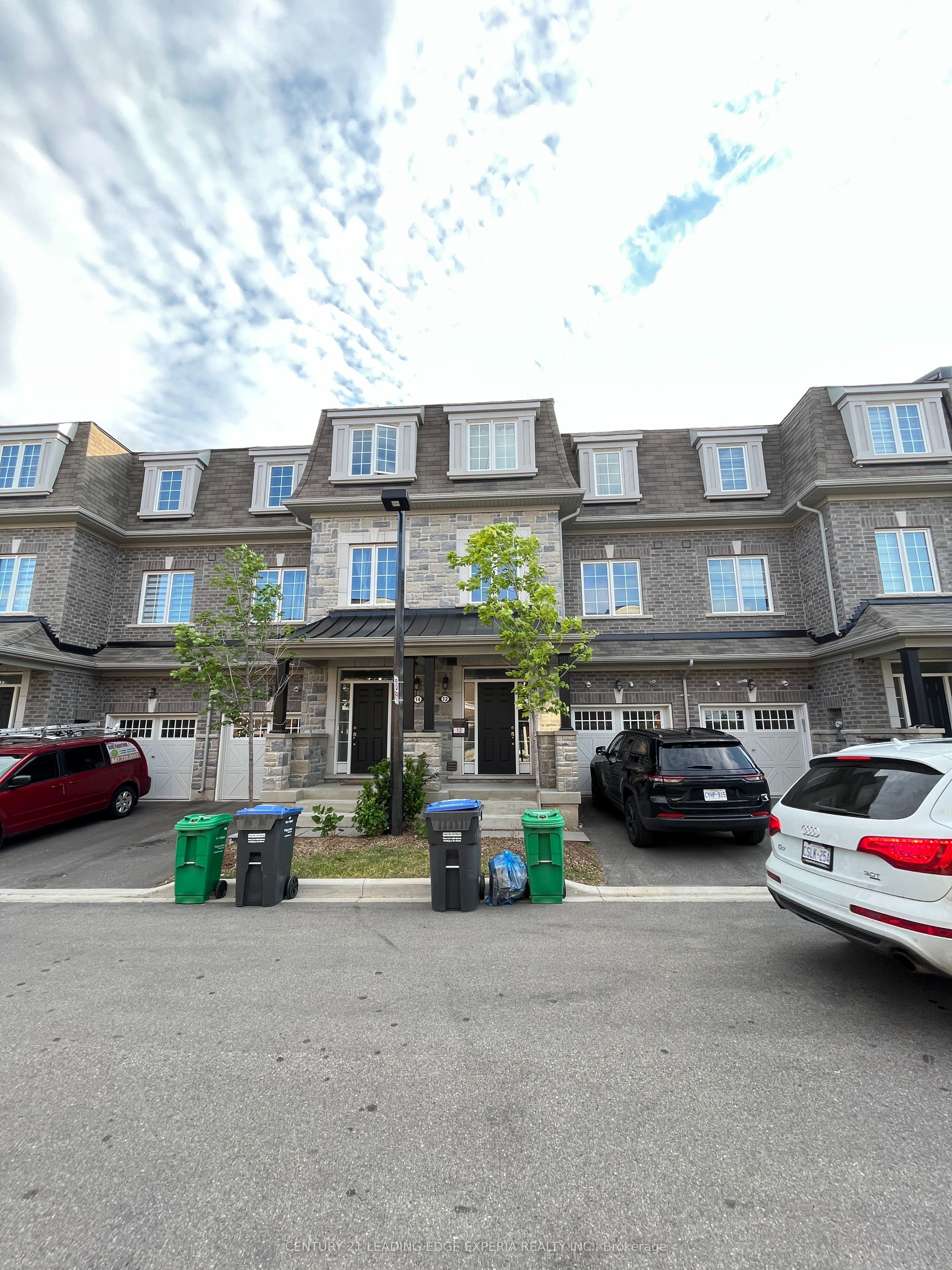 12 Pomarine Way W