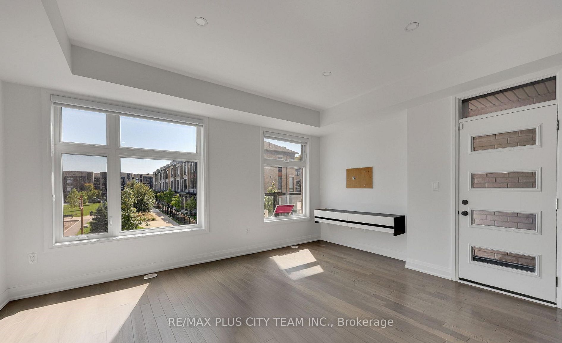 2536 Littlefield Crescent