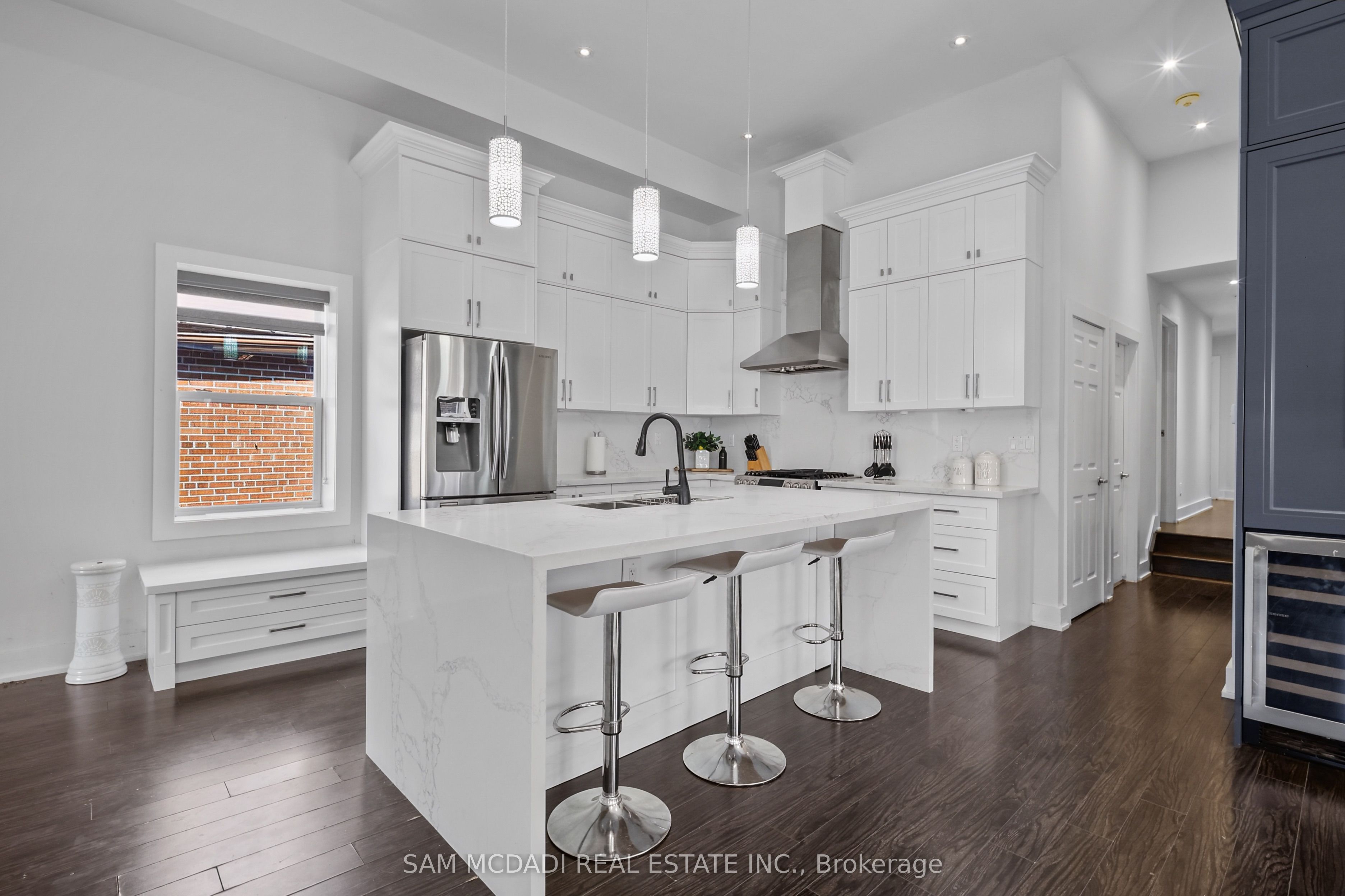 30 Maple Avenue N