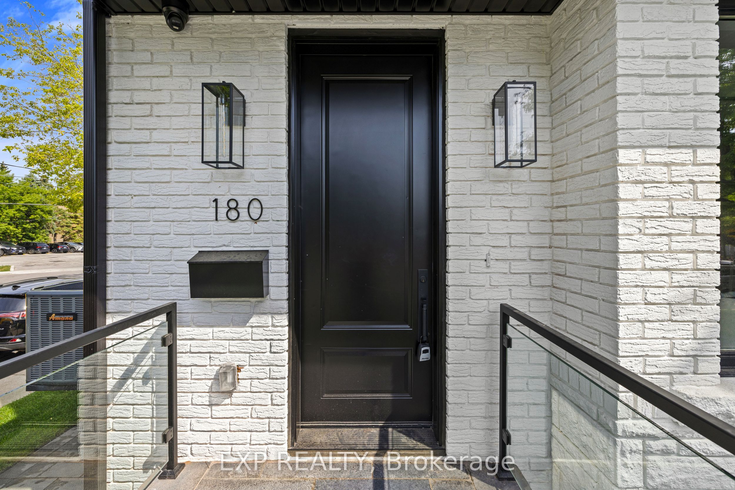 180 Glenwood Crescent