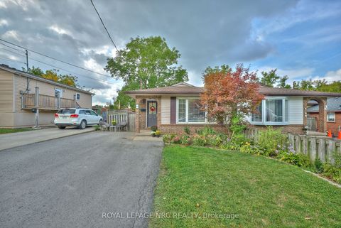 Photo of 91 Chapel Street N, Thorold, ON L2V 2E5 (MLS # X12424144)