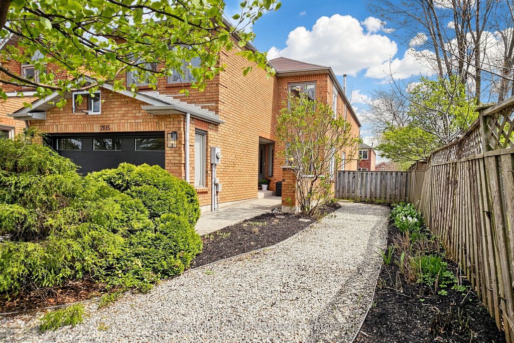 Photo of 2015 Brays Lane, Oakville, ON L6M 2S8 (MLS # W13078430)
