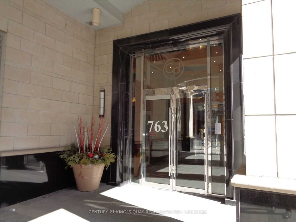 Photo of 763 Bay Street #2714, Toronto, ON M5G 2R3 (MLS # C13172820)
