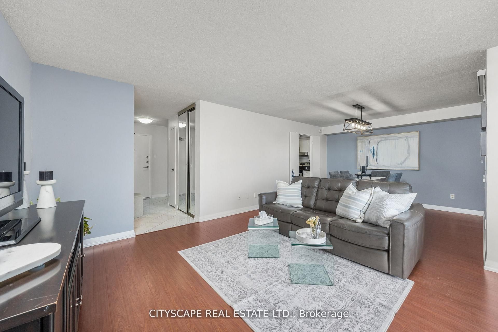 1 Royal Orchard Blv Boulevard 810