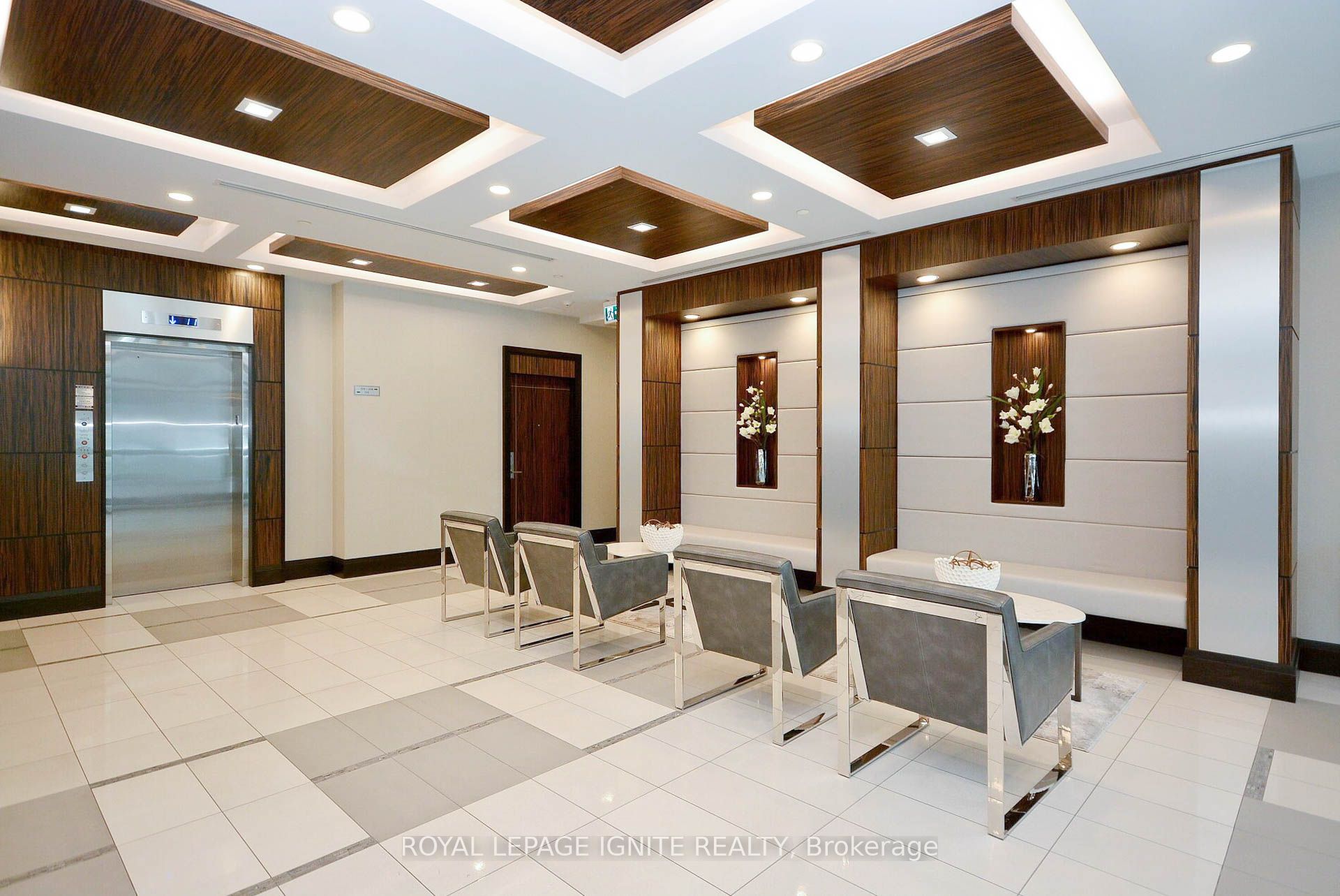 349 Rathburn Road W 602