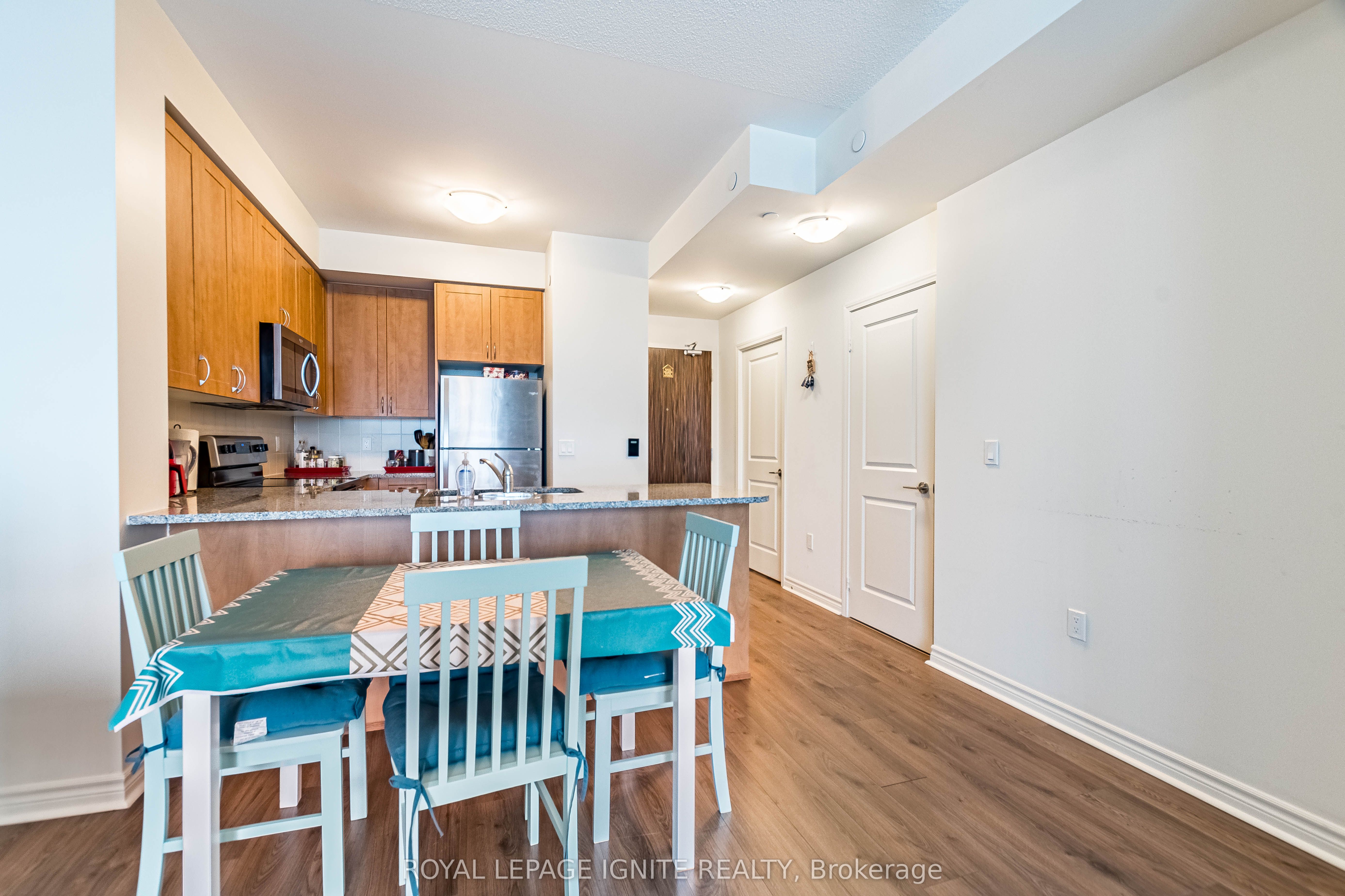 349 Rathburn Road W 602