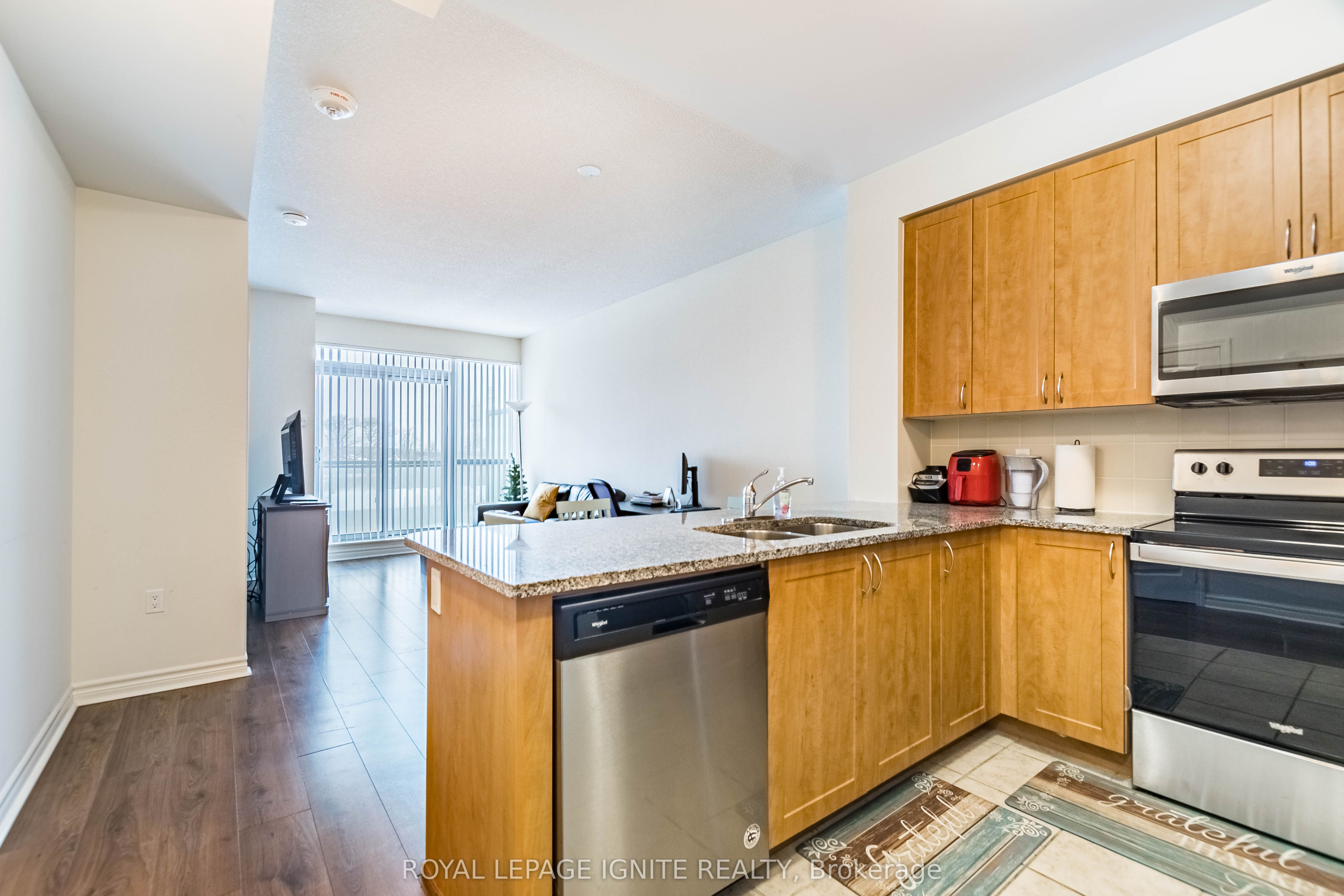 349 Rathburn Road W 602