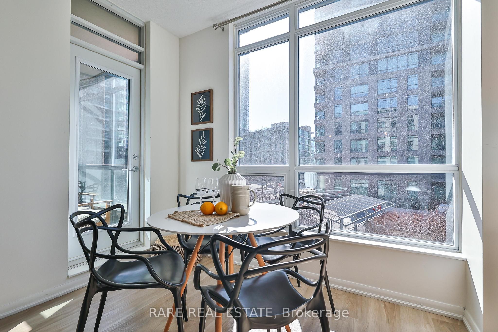 231 Fort York Boulevard 233