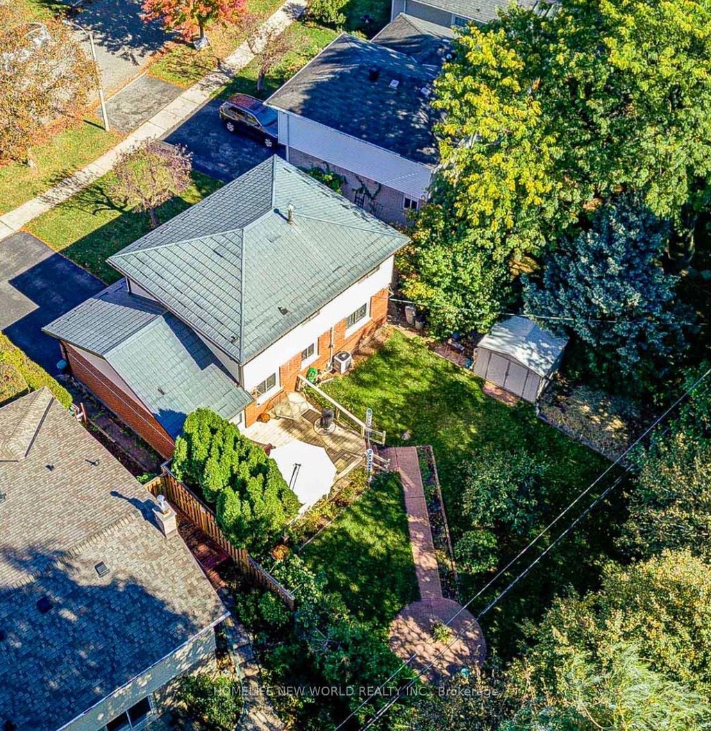 Photo of 346 Melores Drive, Burlington, ON L7L 4T8 (MLS # W14096418)