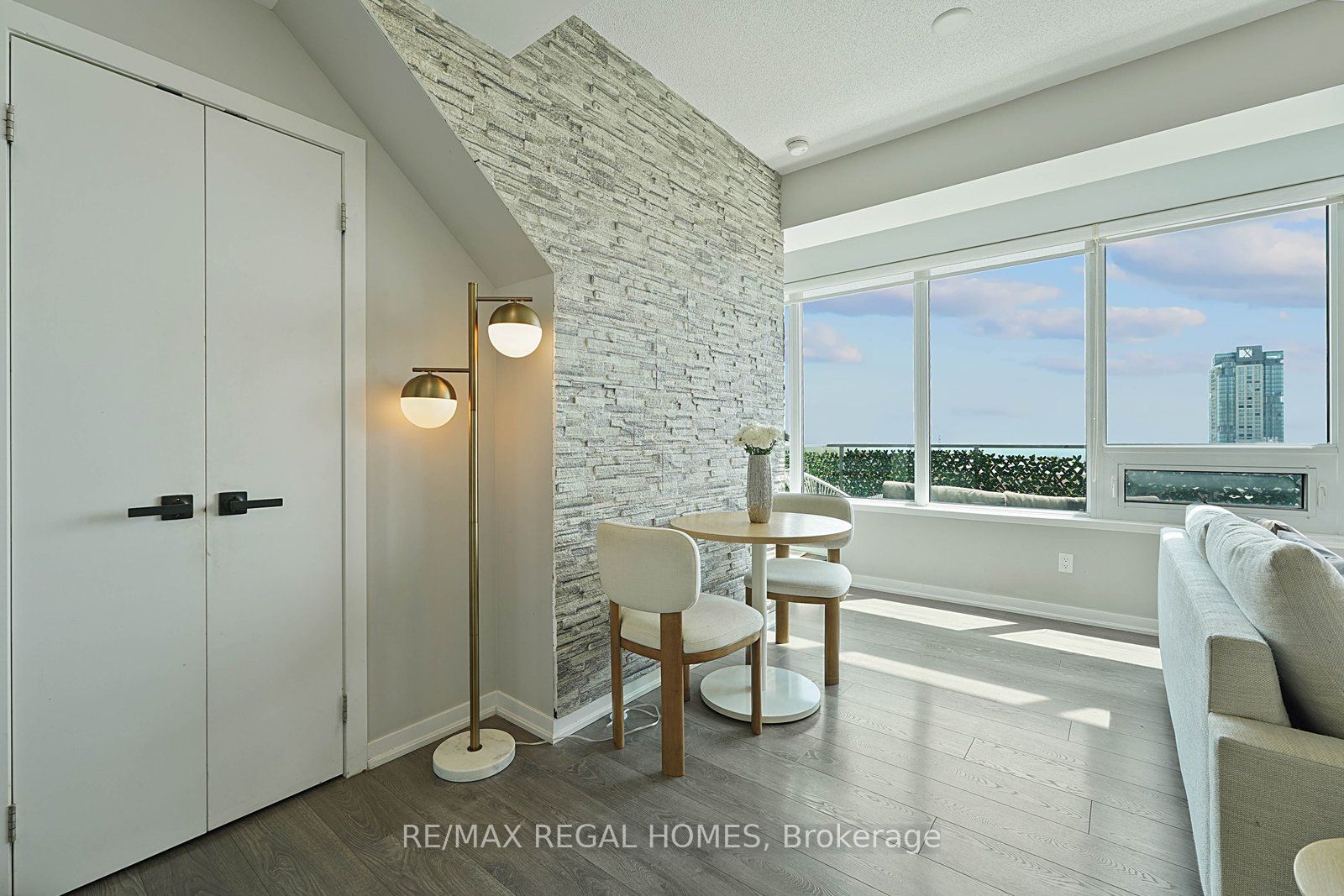 55 East Liberty Street 909