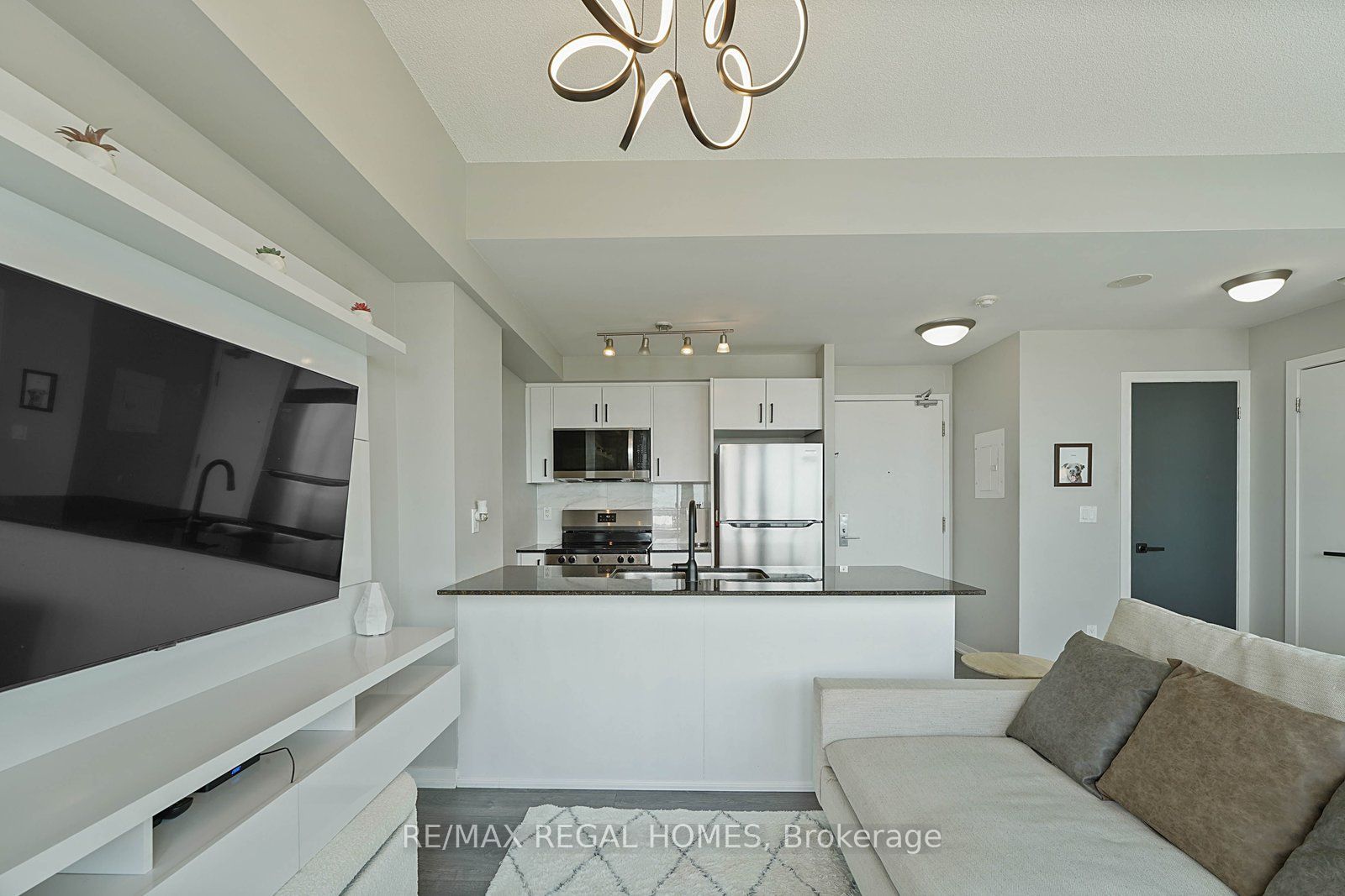 55 East Liberty Street 909