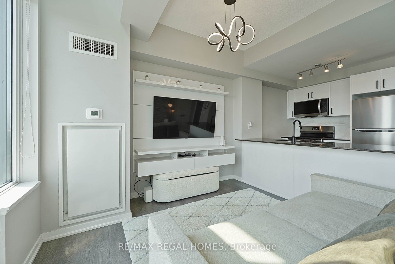 55 East Liberty Street 909