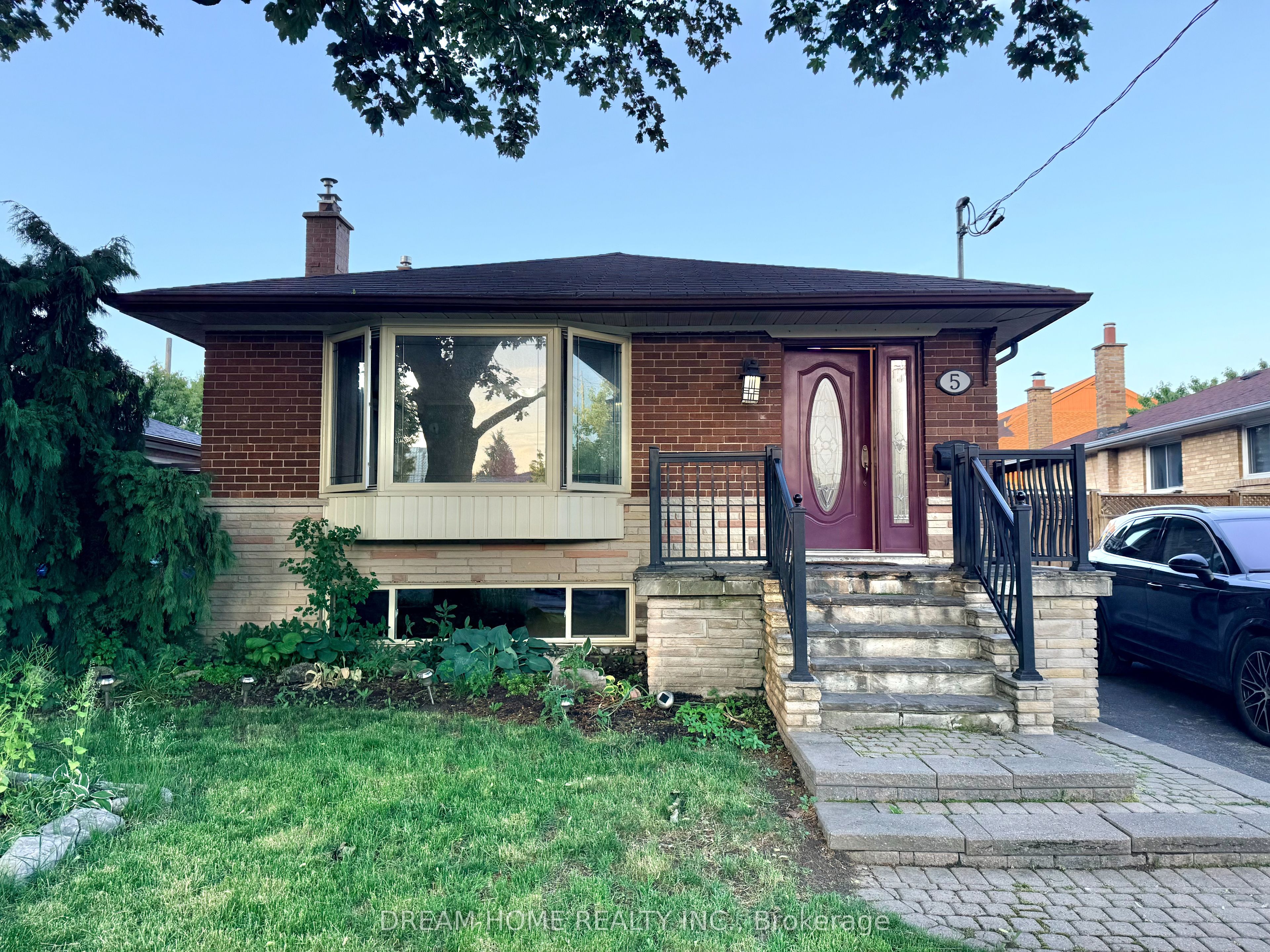 Photo 1 of 13 — 5 Horizon Crescent Upper Level, Toronto, ON M1T 2G2