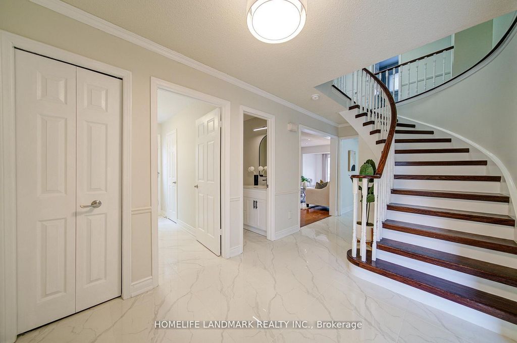 Photo of 1111 Deer Run, Mississauga, ON L5C 3P7 (MLS # W13028366)