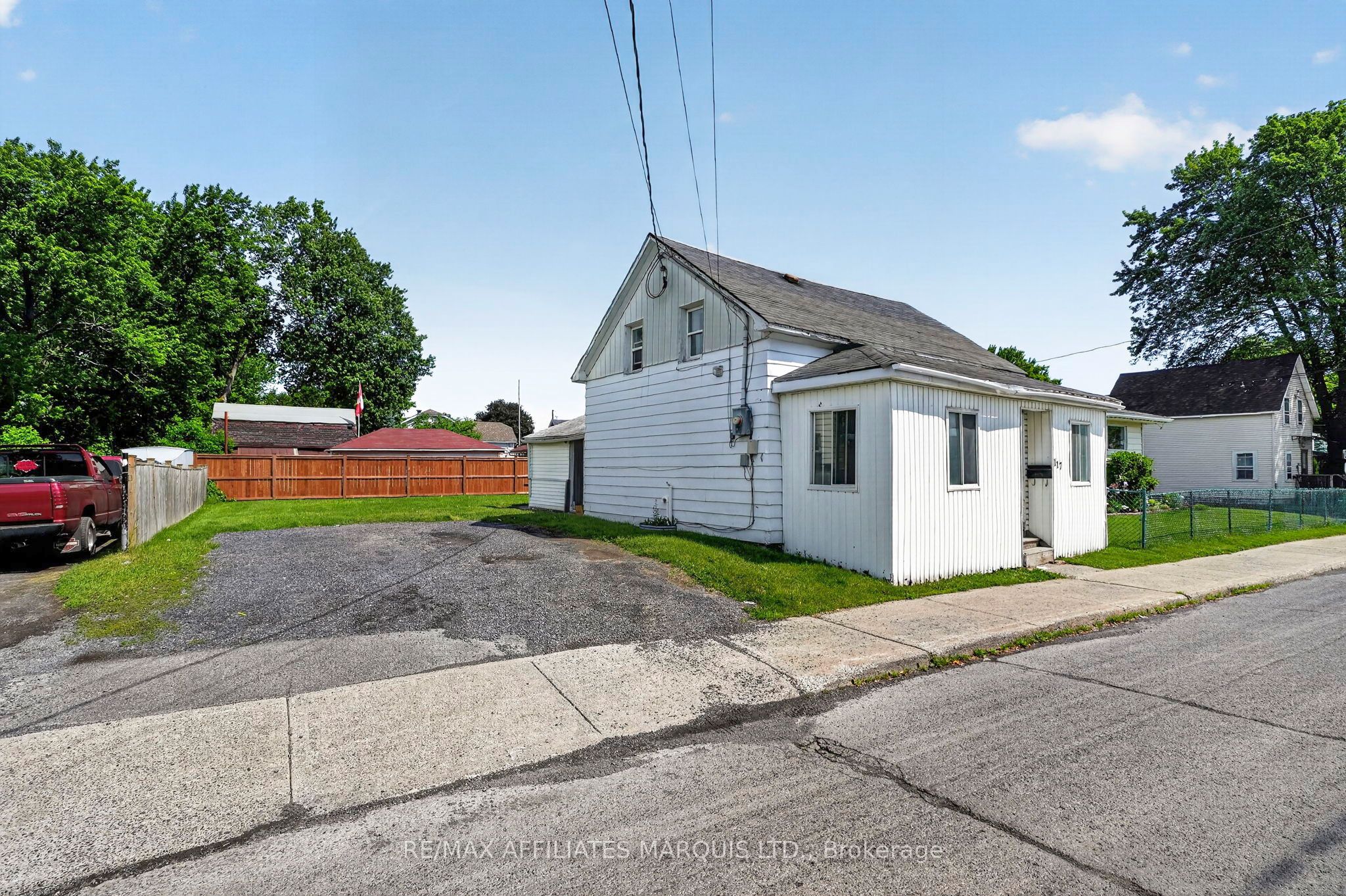 Photo 1 of 23 — 117 Sixth Street W, Cornwall, ON K6J 2W7