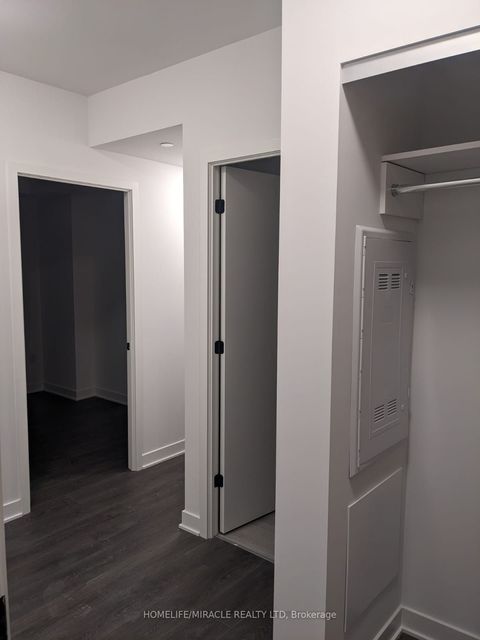 36 Zorra Street 2004 Toronto ON M8Z 0G5