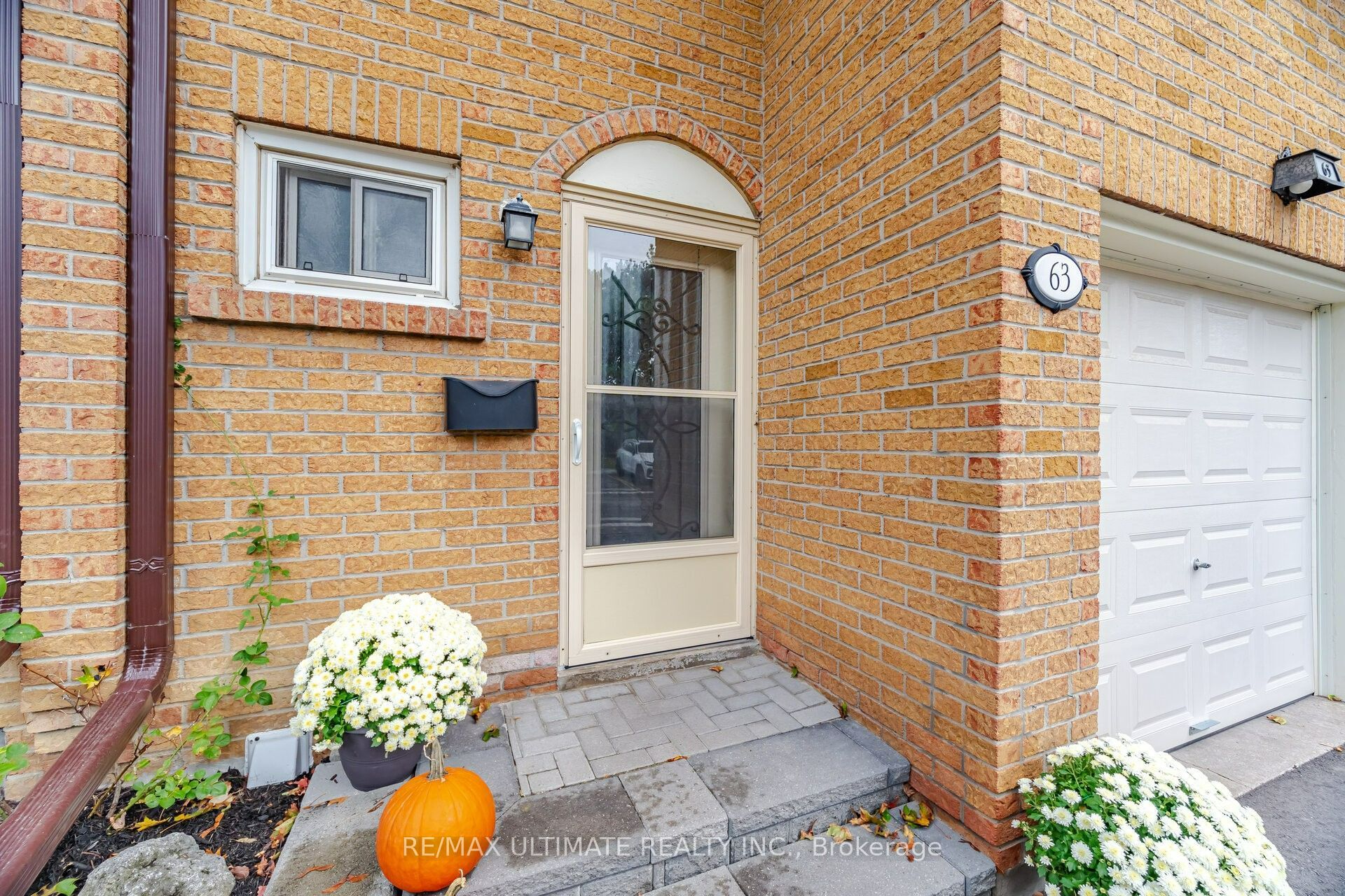 2120 Rathburn Road E 63