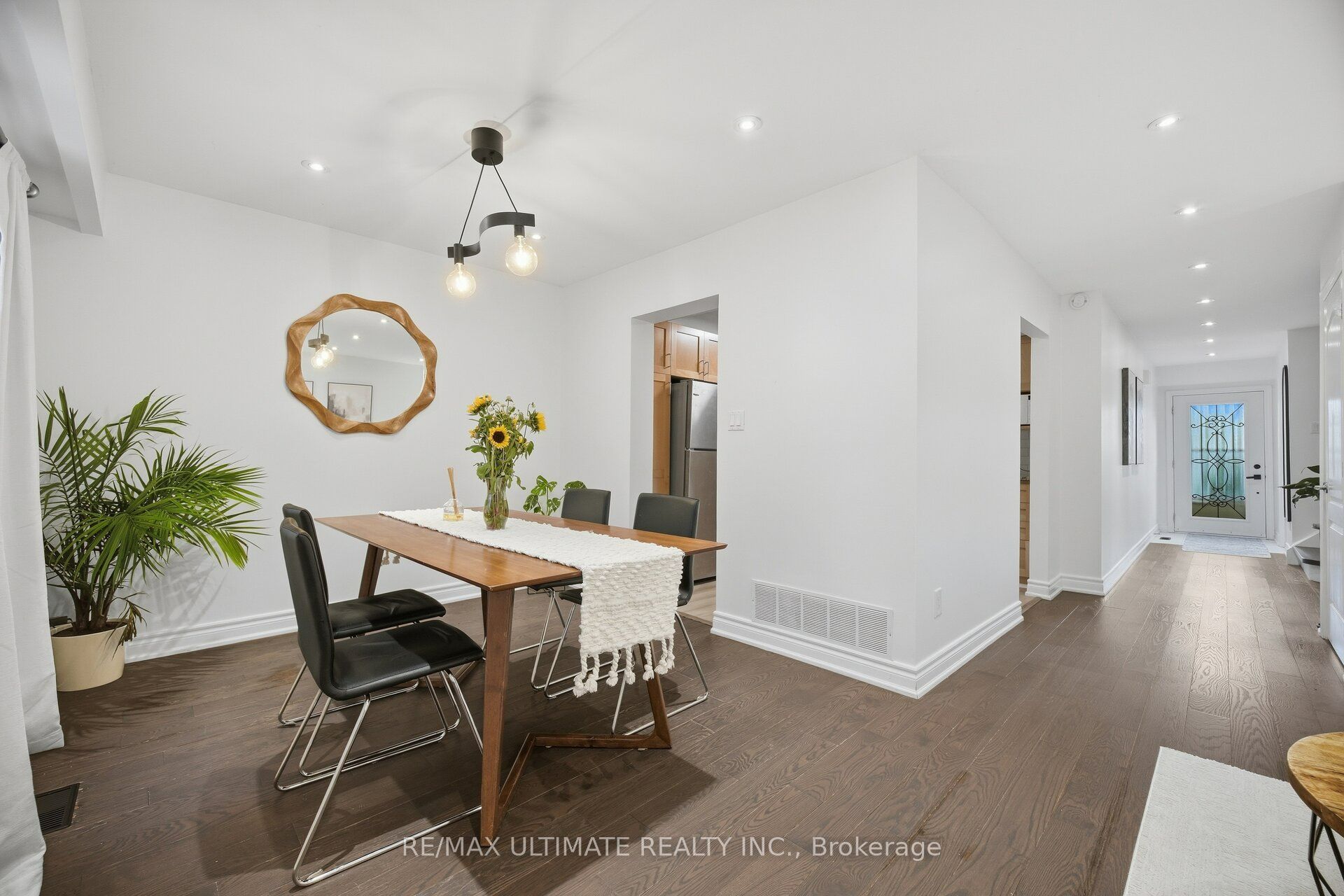 2120 Rathburn Road E 63
