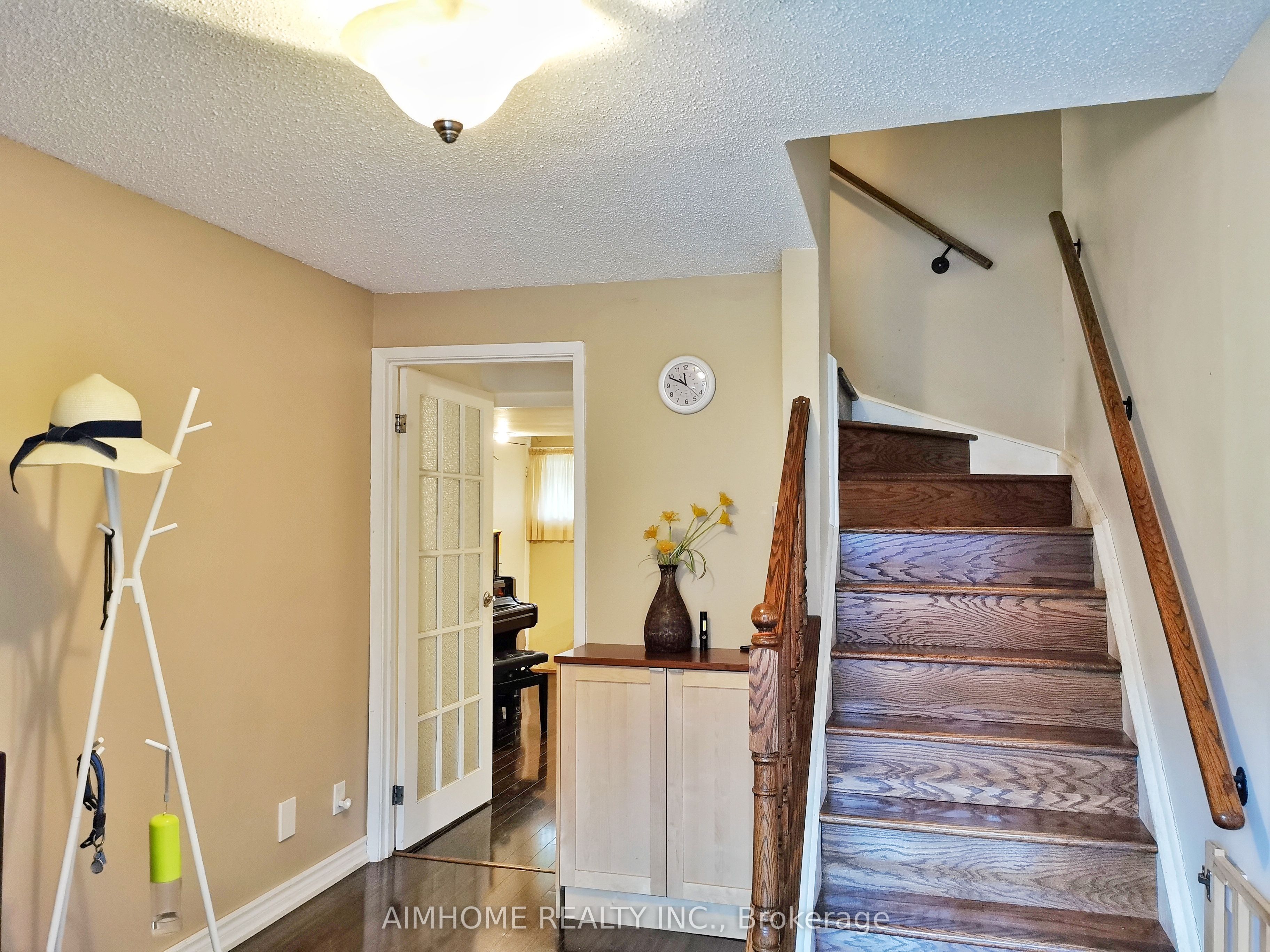 1051 Cedarglen Gate 33