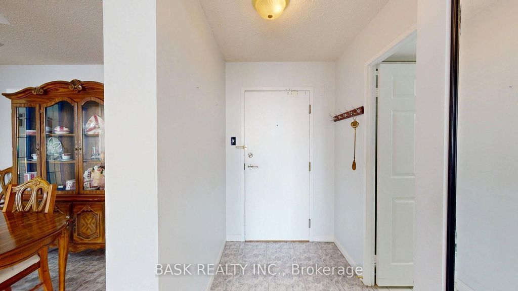 Photo of 12 Laurelcrest Street #907, Brampton, ON L6S 5Y4 (MLS # W13061006)