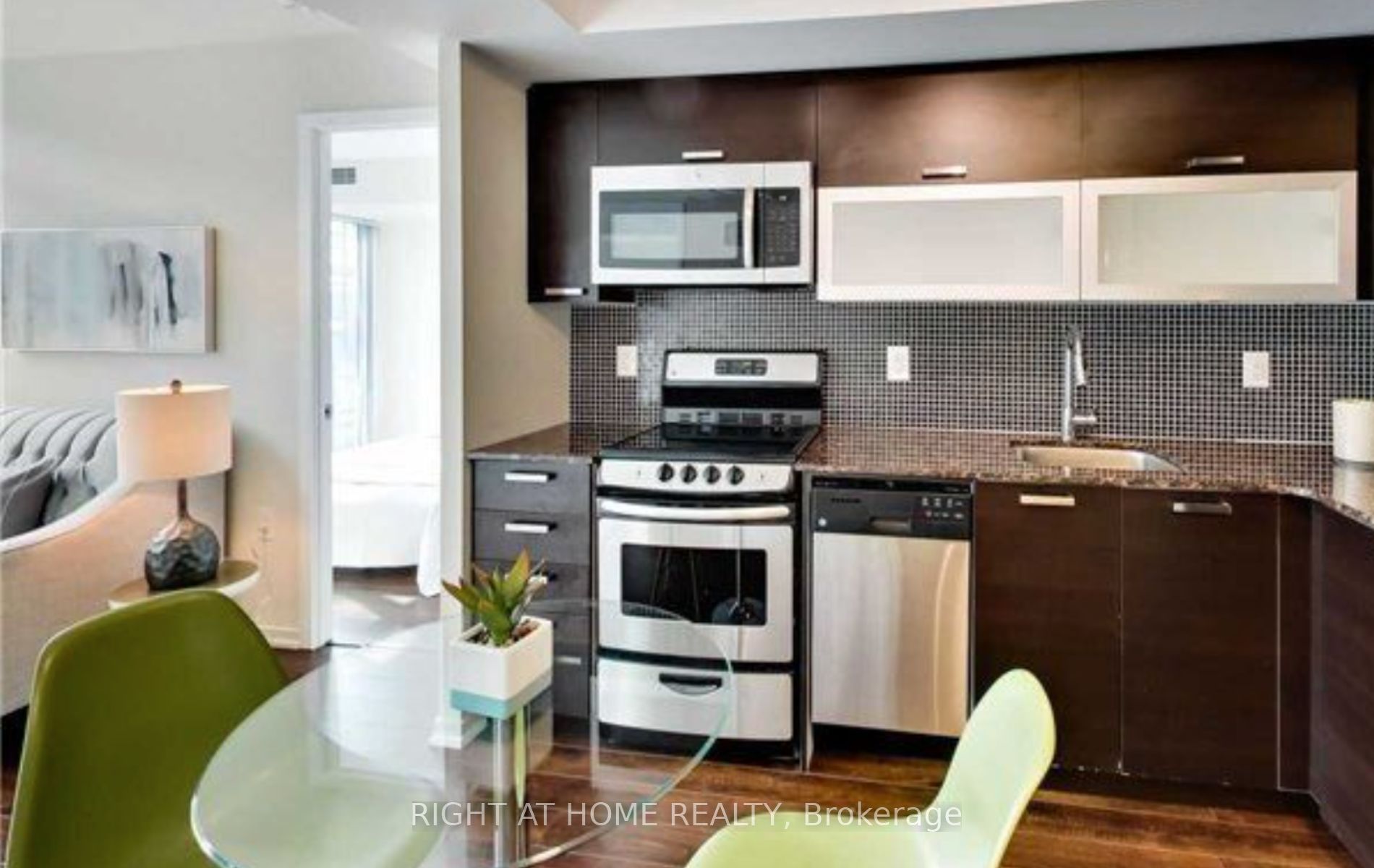 36 Lisgar Street 1706W