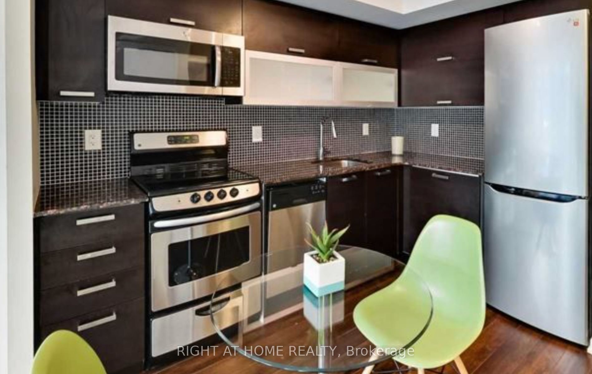 36 Lisgar Street 1706W