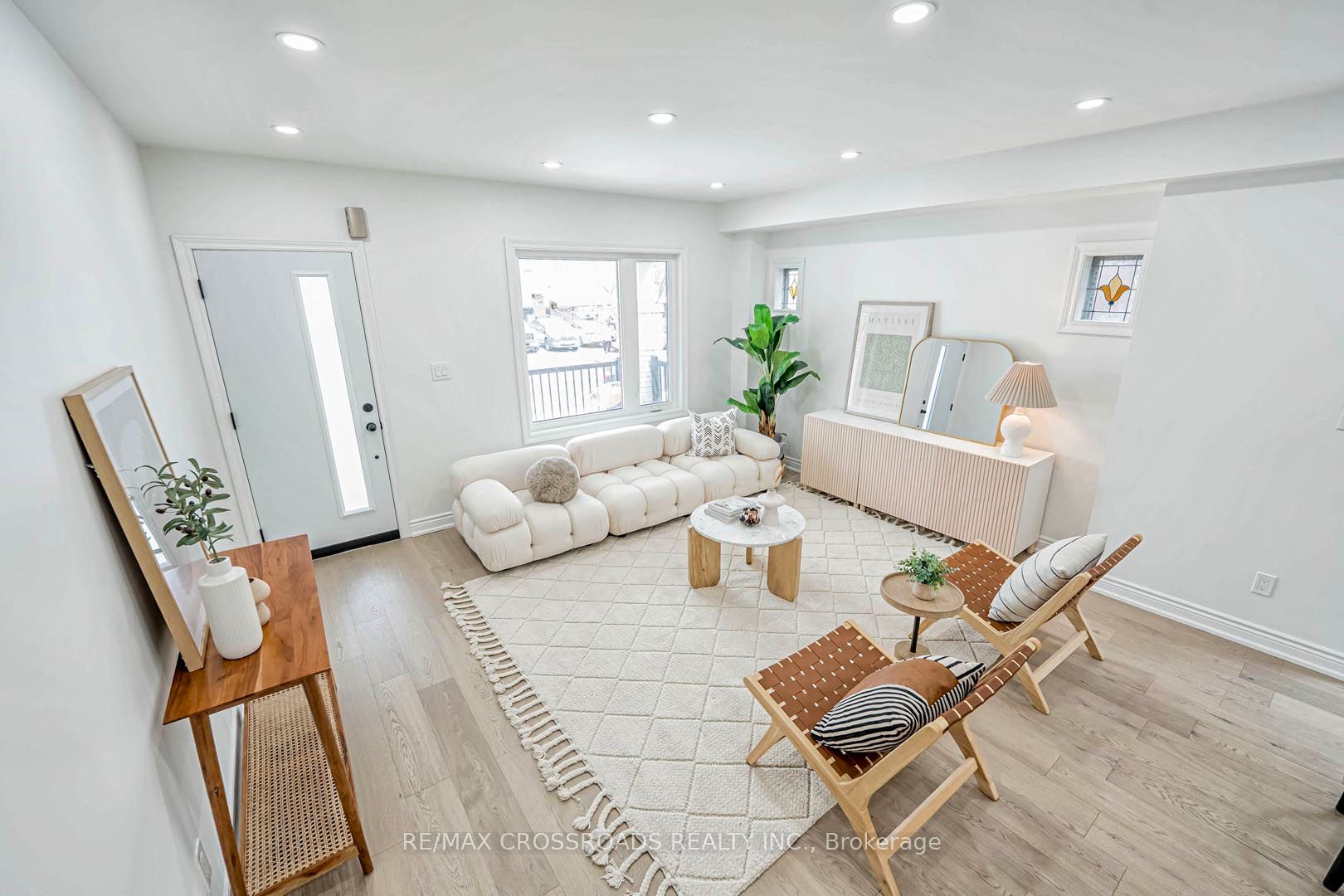 548 Glebeholme Boulevard