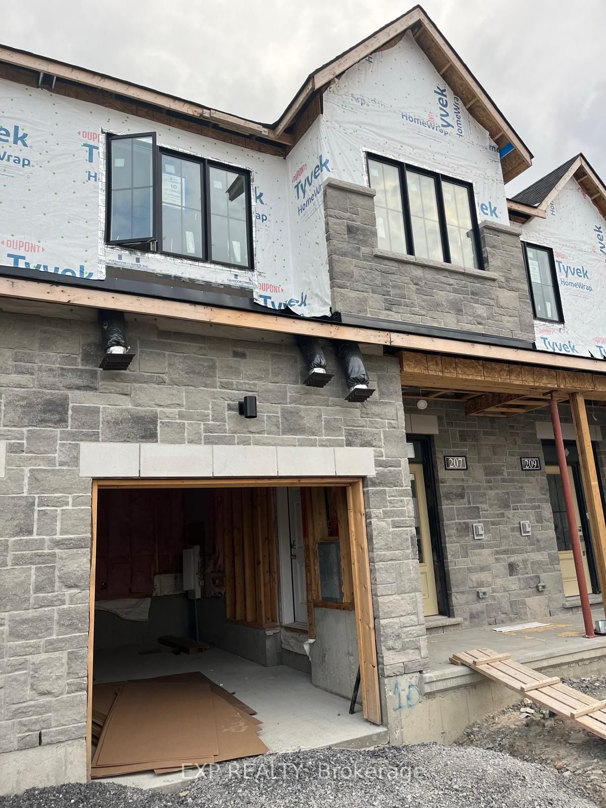 Photo 1 of 4 — 207 bankside way Way, Barrhaven, ON K2J 7N3