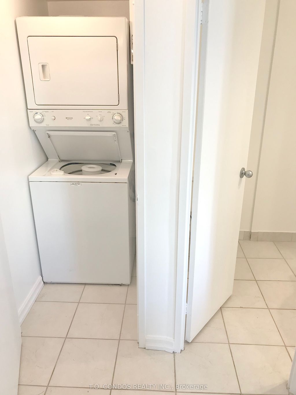 Photo of 633 Bay Street #511, Toronto, ON M5G 2G4 (MLS # C12530716)