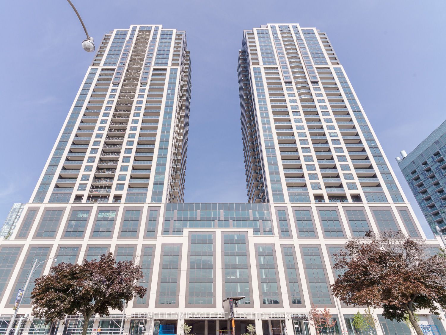 1926 Lakeshore Boulevard W 1701